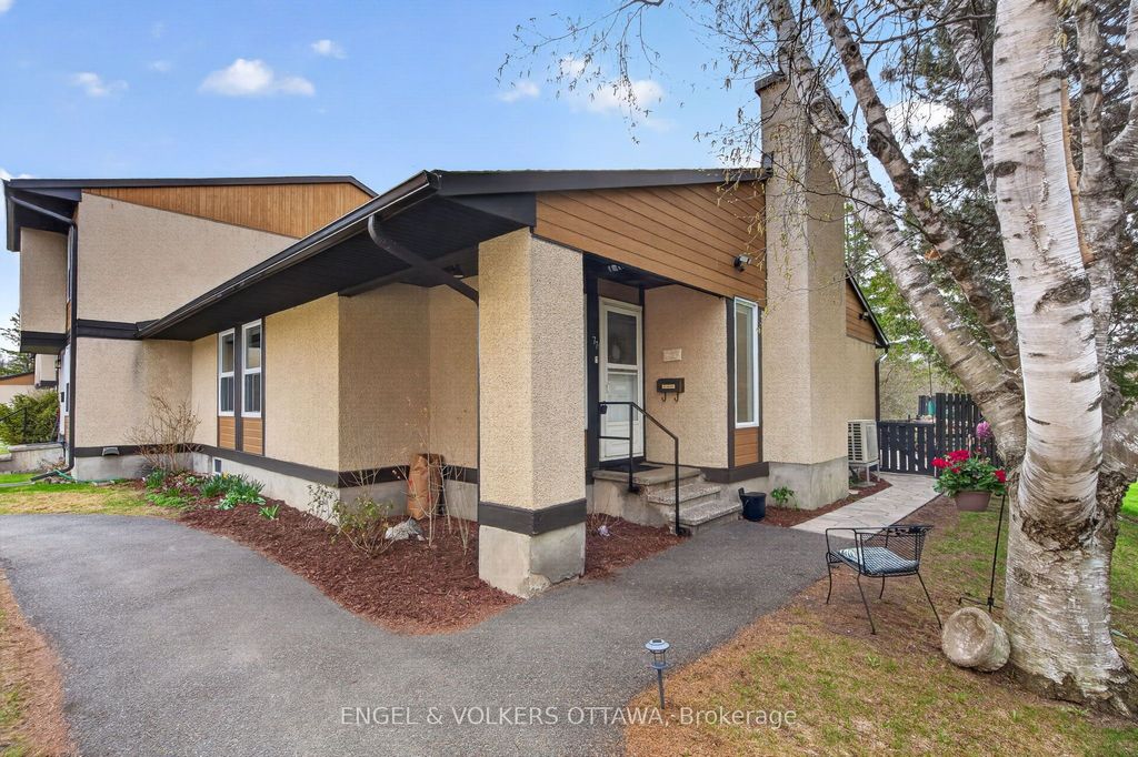 Photo of 3344 Uplands Drive #77, Hunt Club - Windsor Park Village and Area, ON K1V 9R9 (MLS # X13065966)