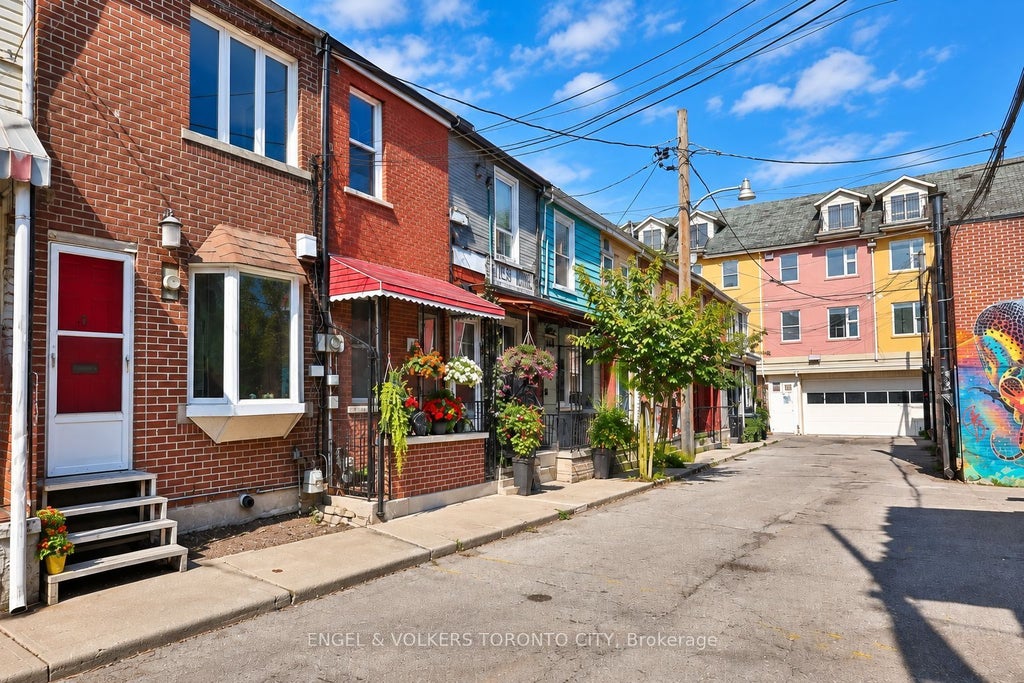 Photo of 14 Kensington Place, Toronto, ON M5T 2K4 (MLS # C13818916)