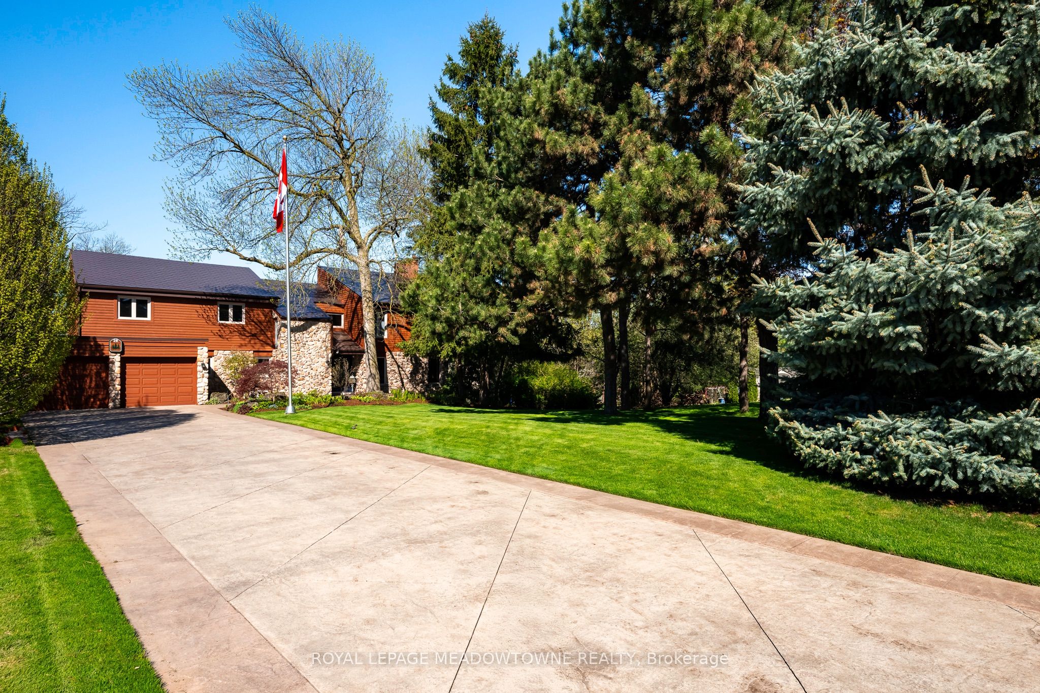 28 Pine Tree Crescent