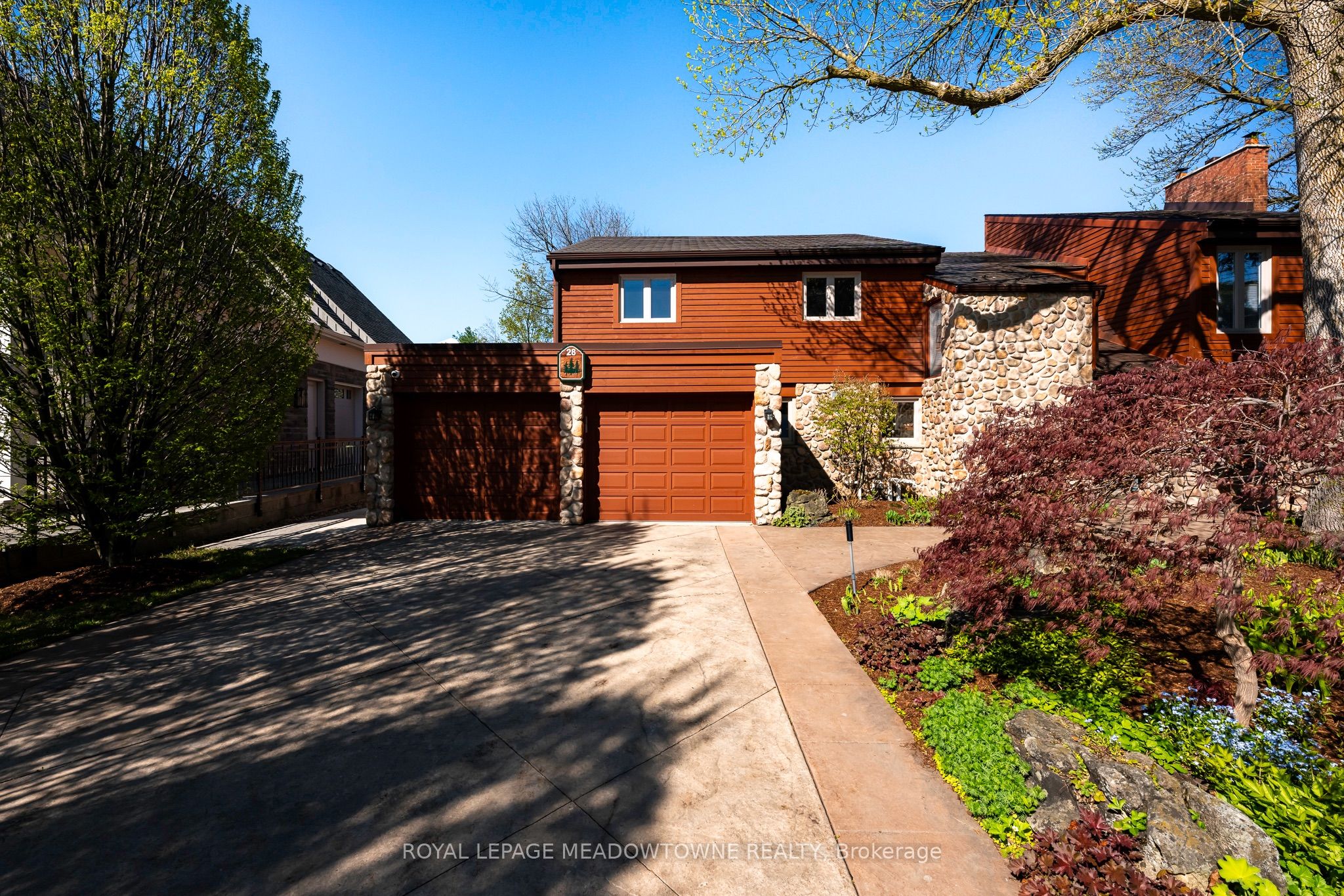 28 Pine Tree Crescent