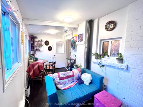 791 Bathurst Street 2nd floor Toronto ON M5S 1Z5