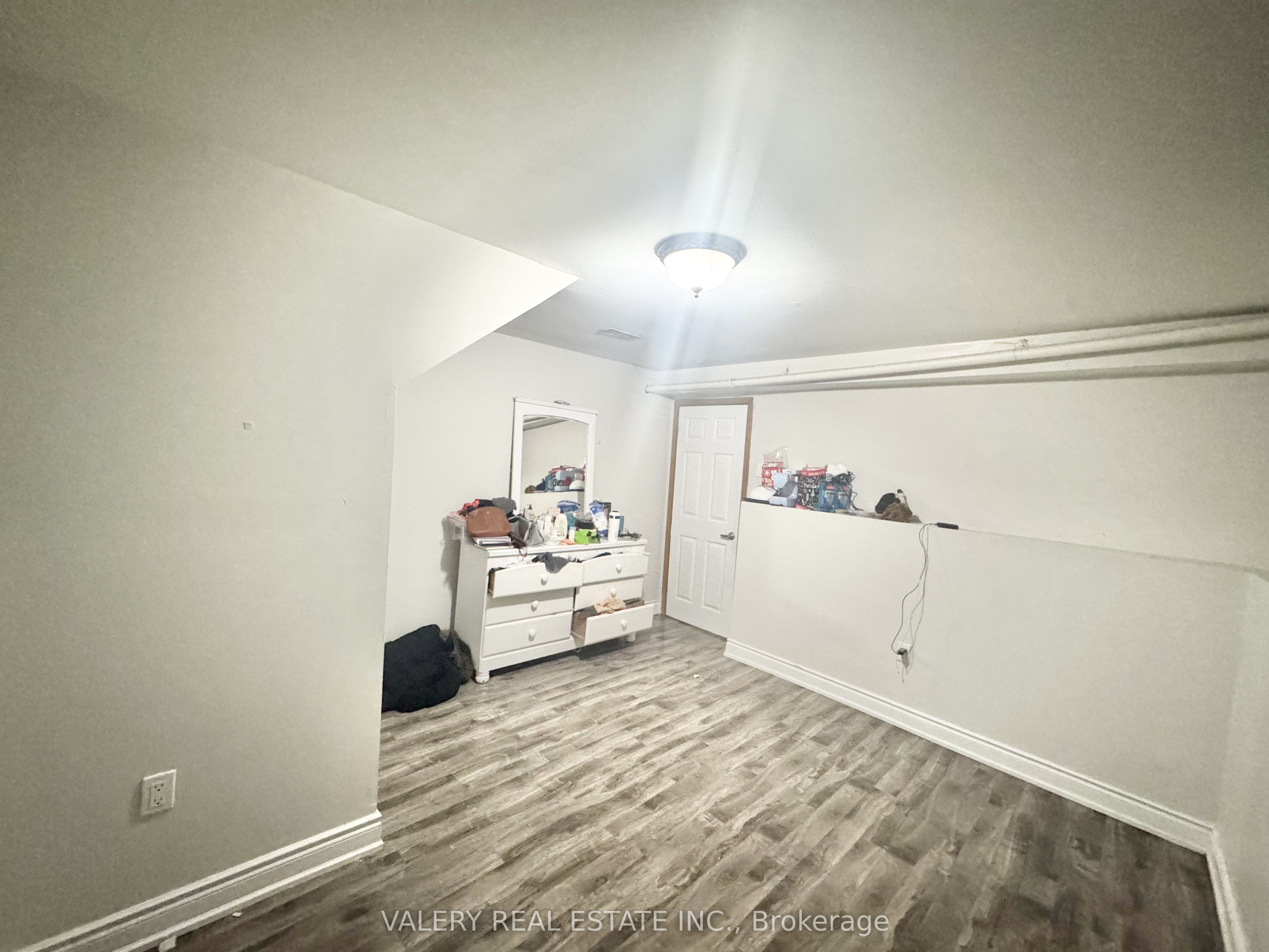 25 Sutter Avenue Lower