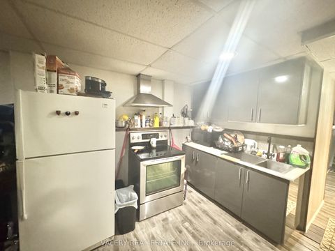 25 Sutter Avenue Lower Brampton ON L6Z 1G2