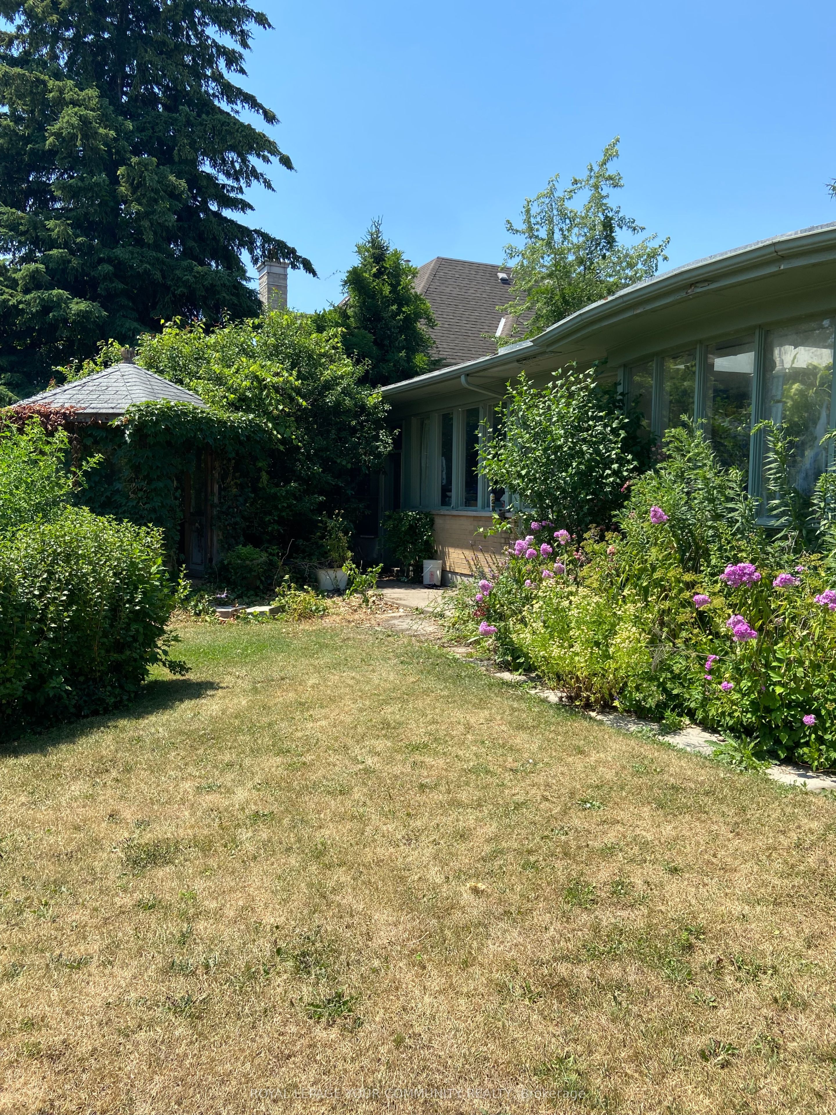 219 Arnold Avenue