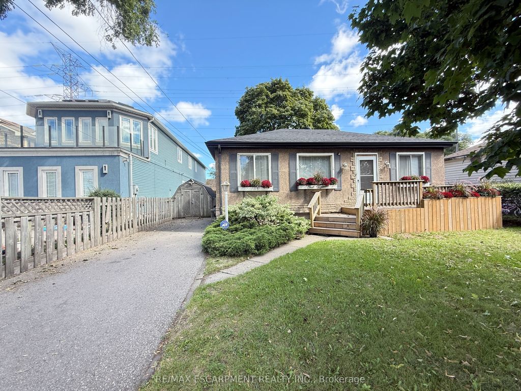 Photo of 115 Beach Boulevard, Hamilton, ON L8H 6V8 (MLS # X12442185)