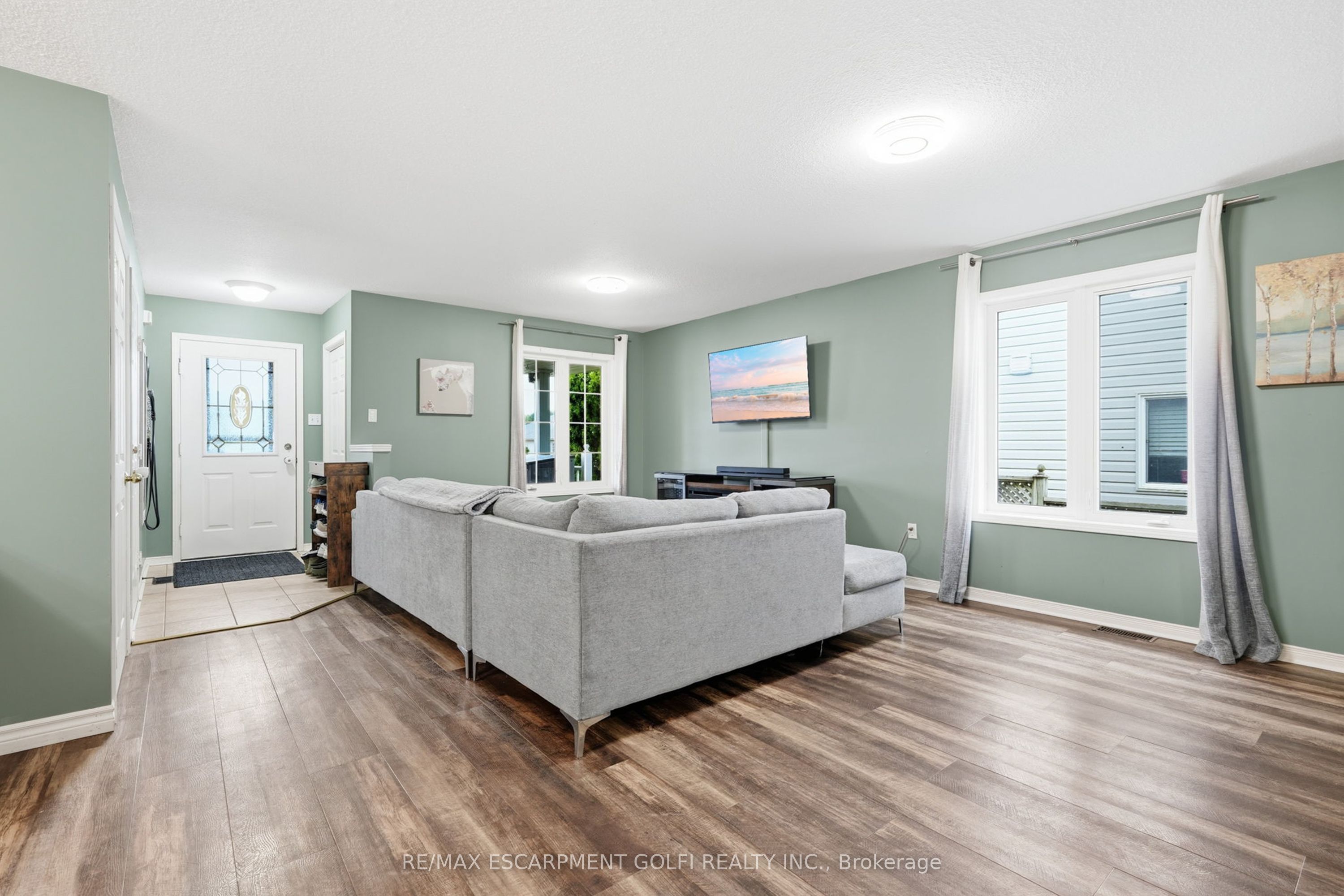 13 Golden Acres Drive
