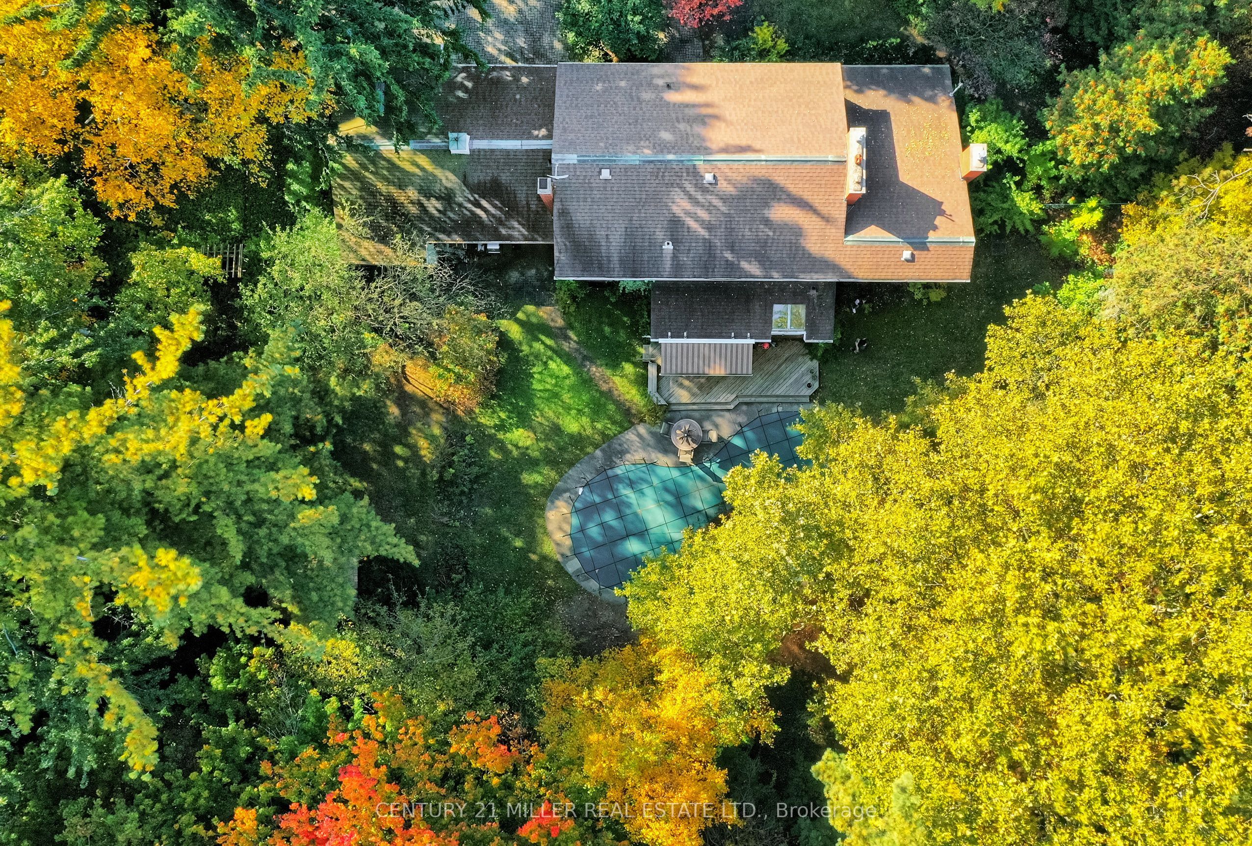 1296 Cumnock Crescent