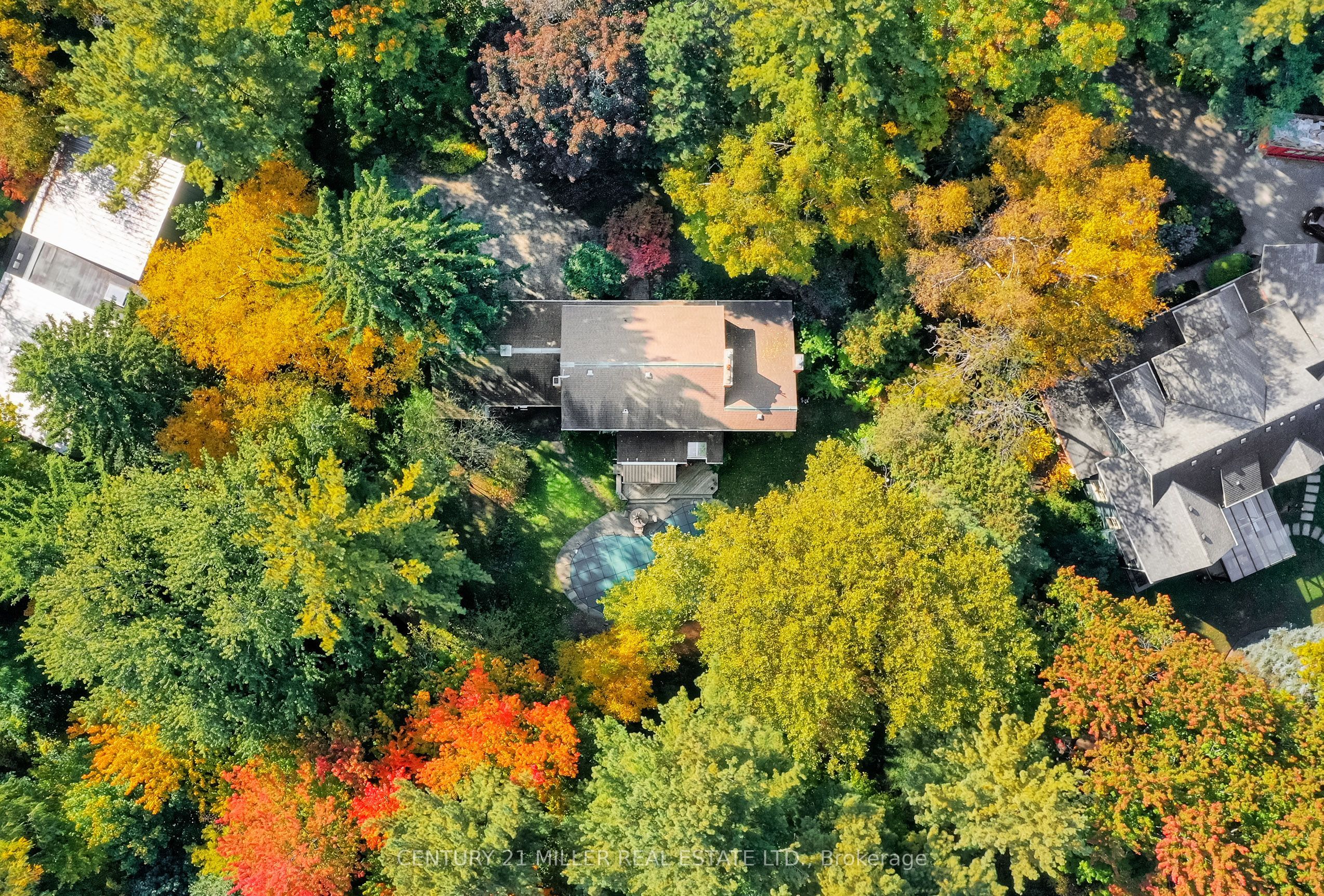 1296 Cumnock Crescent