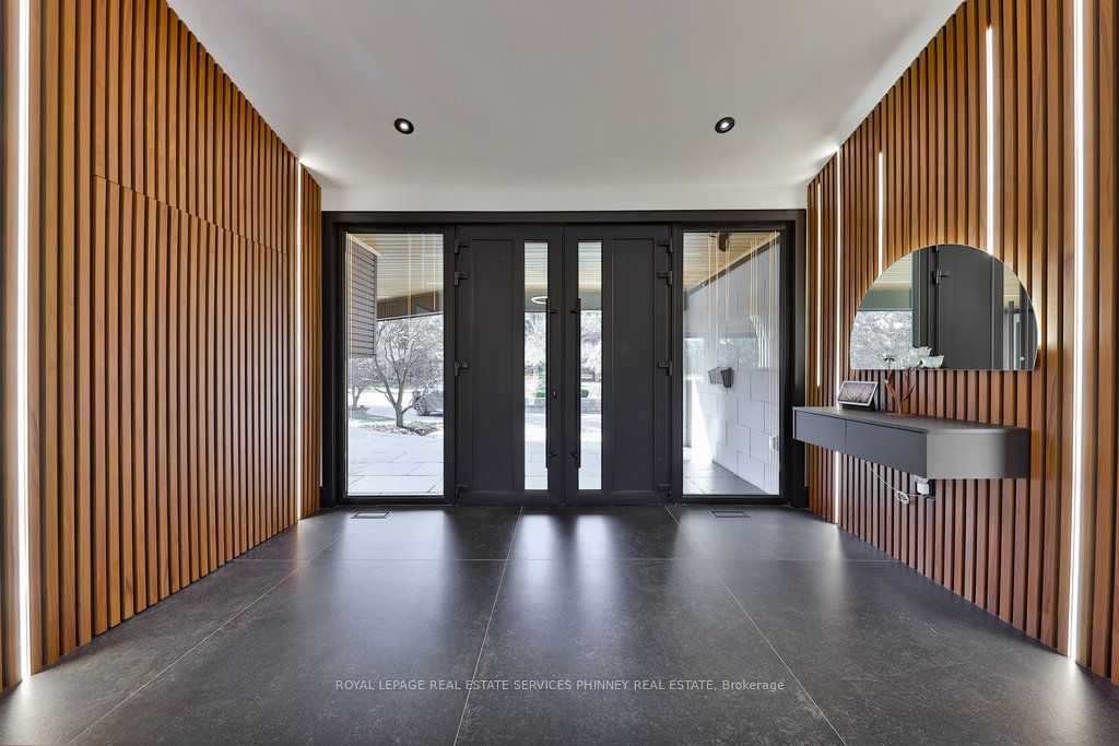 621 Sir Richard's Road