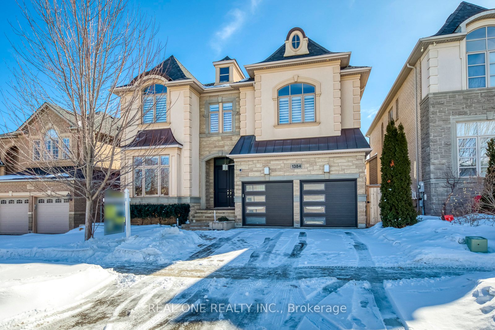 1384 Pinery Crescent