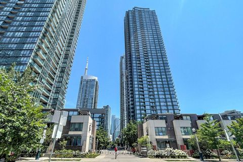 11 Brunel Court PH2 Toronto ON M5V 3Y3