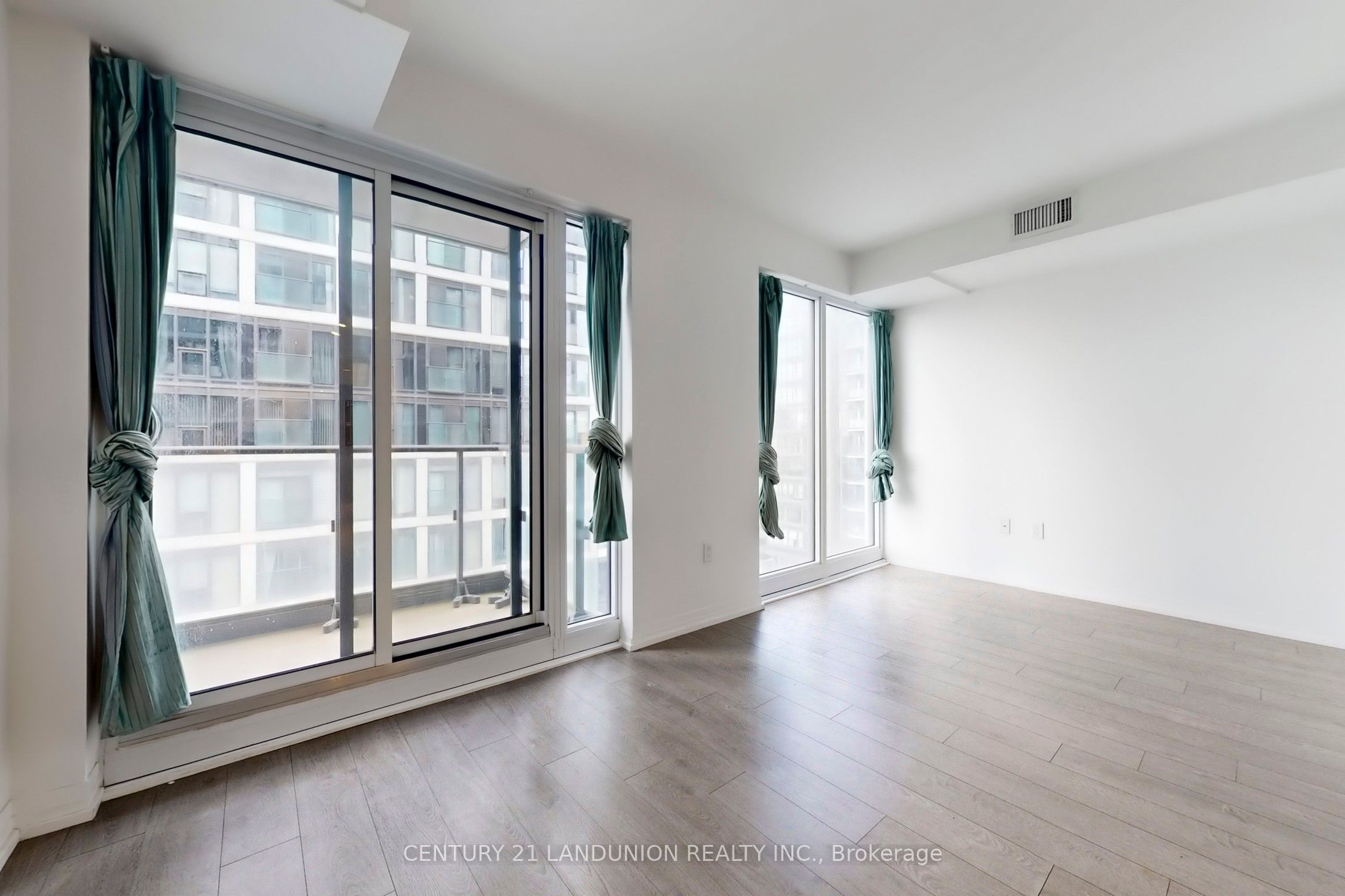 251 Jarvis Street 1423