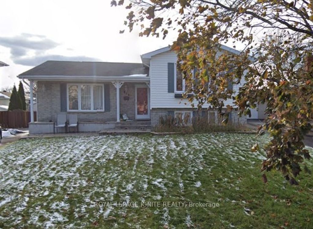 Photo of 810 Chelsea Crescent, Cornwall, ON K6H 6Y4 (MLS # X12816282)