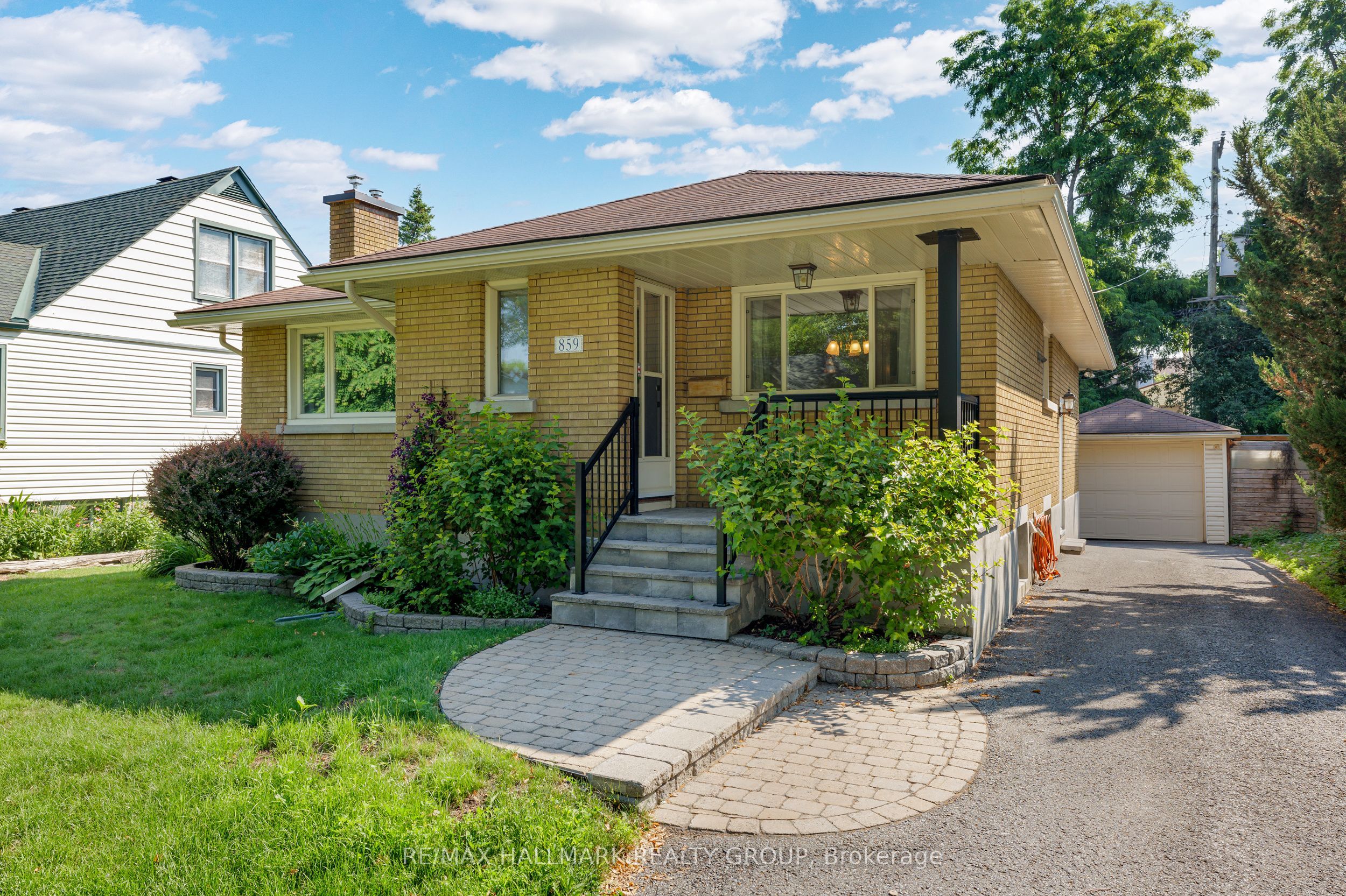 Photo 1 of 28 — 859 Duberry Street, McKellar Heights - Glabar Park and Area, ON K2A 3T2