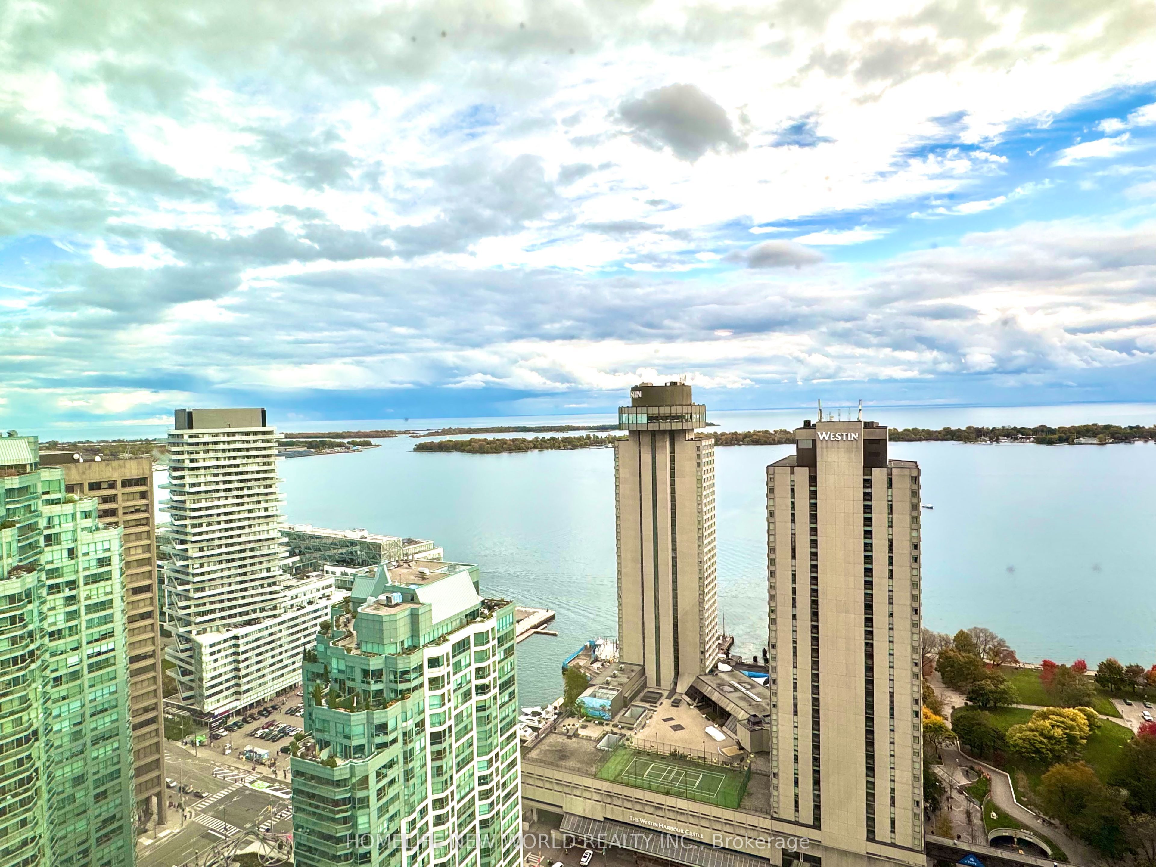 33 BAY Street S 3812