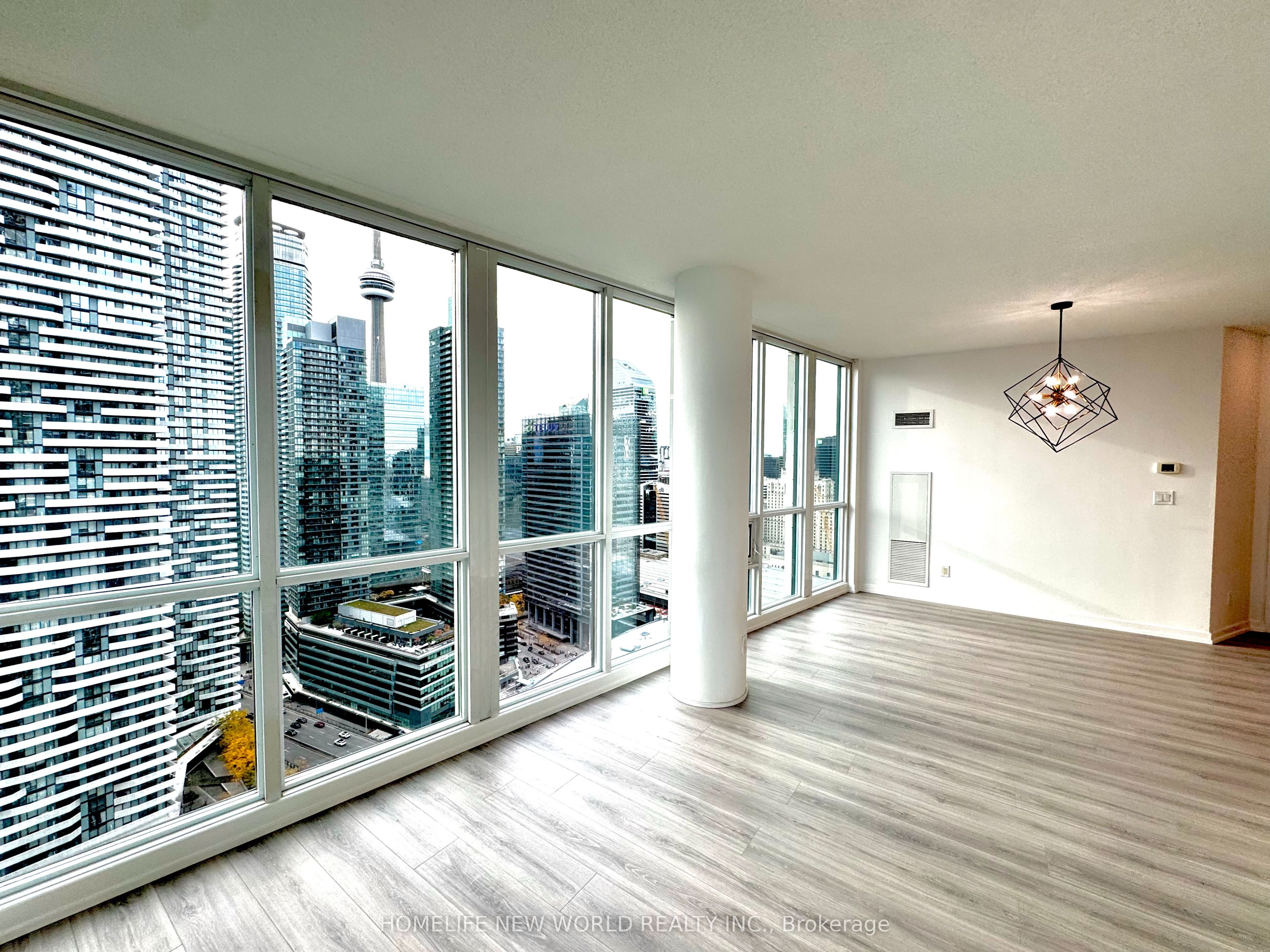 33 BAY Street S 3812