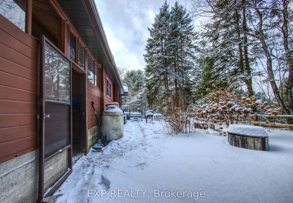 Photo of 27 Groeger Road, Huntsville, ON P1H 2J4 (MLS # X12648164)