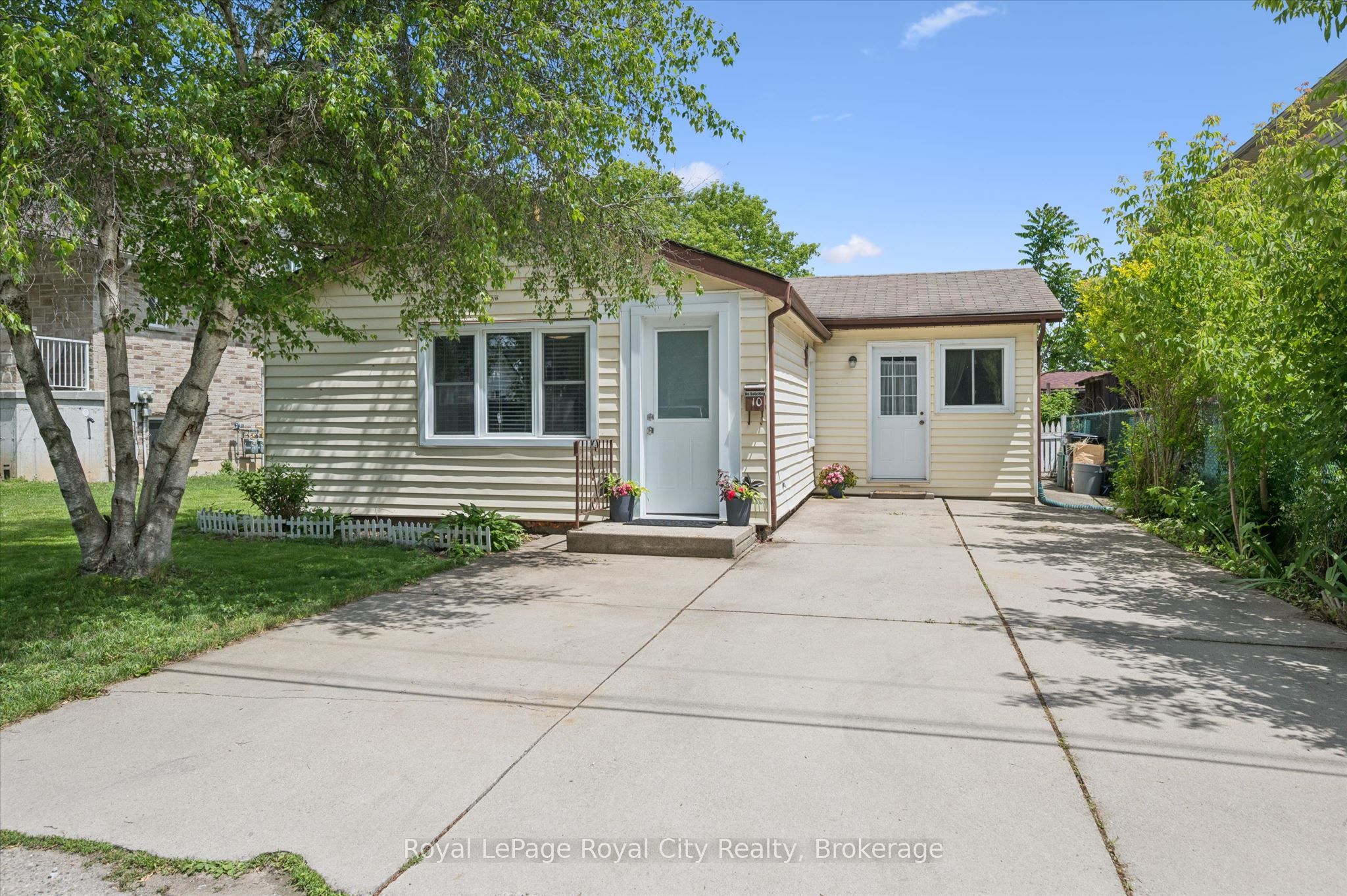 10 Macville Avenue