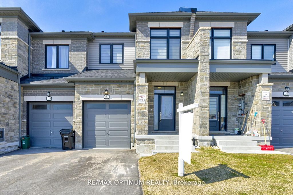 Photo of 137 Fenchurch Manor, Barrie, ON L9J 0B7 (MLS # S13045764)