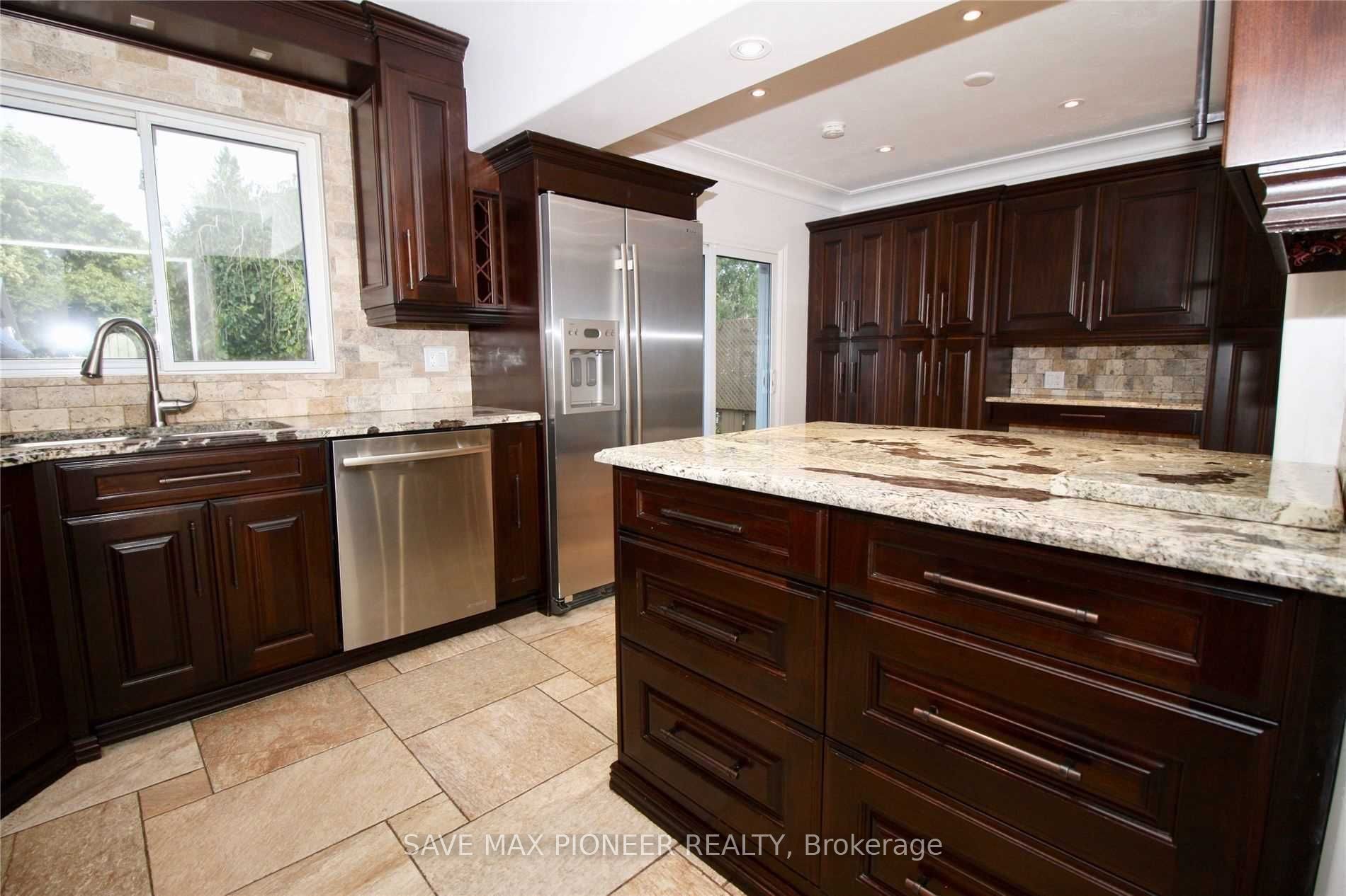 5 Parkview Boulevard