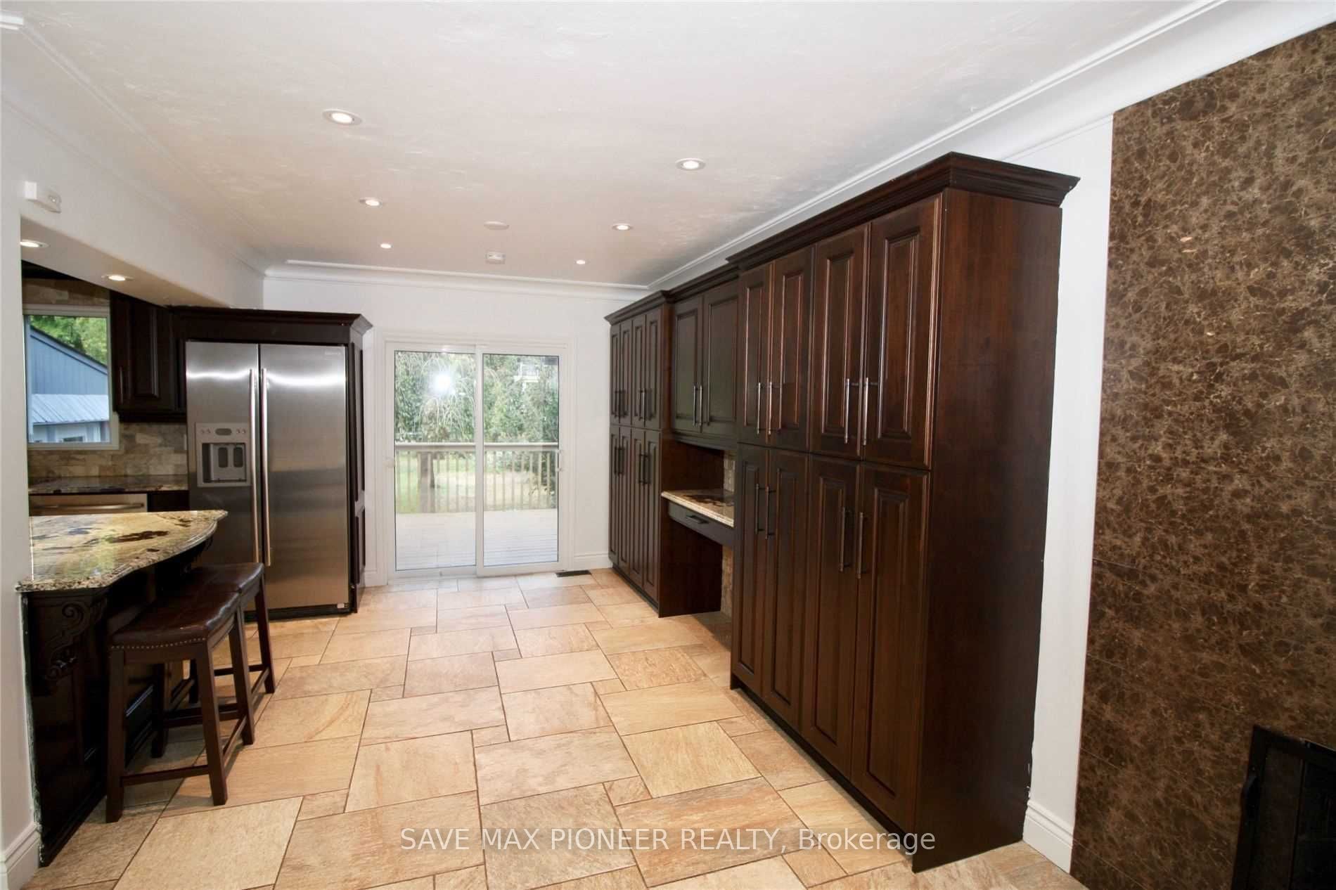 5 Parkview Boulevard