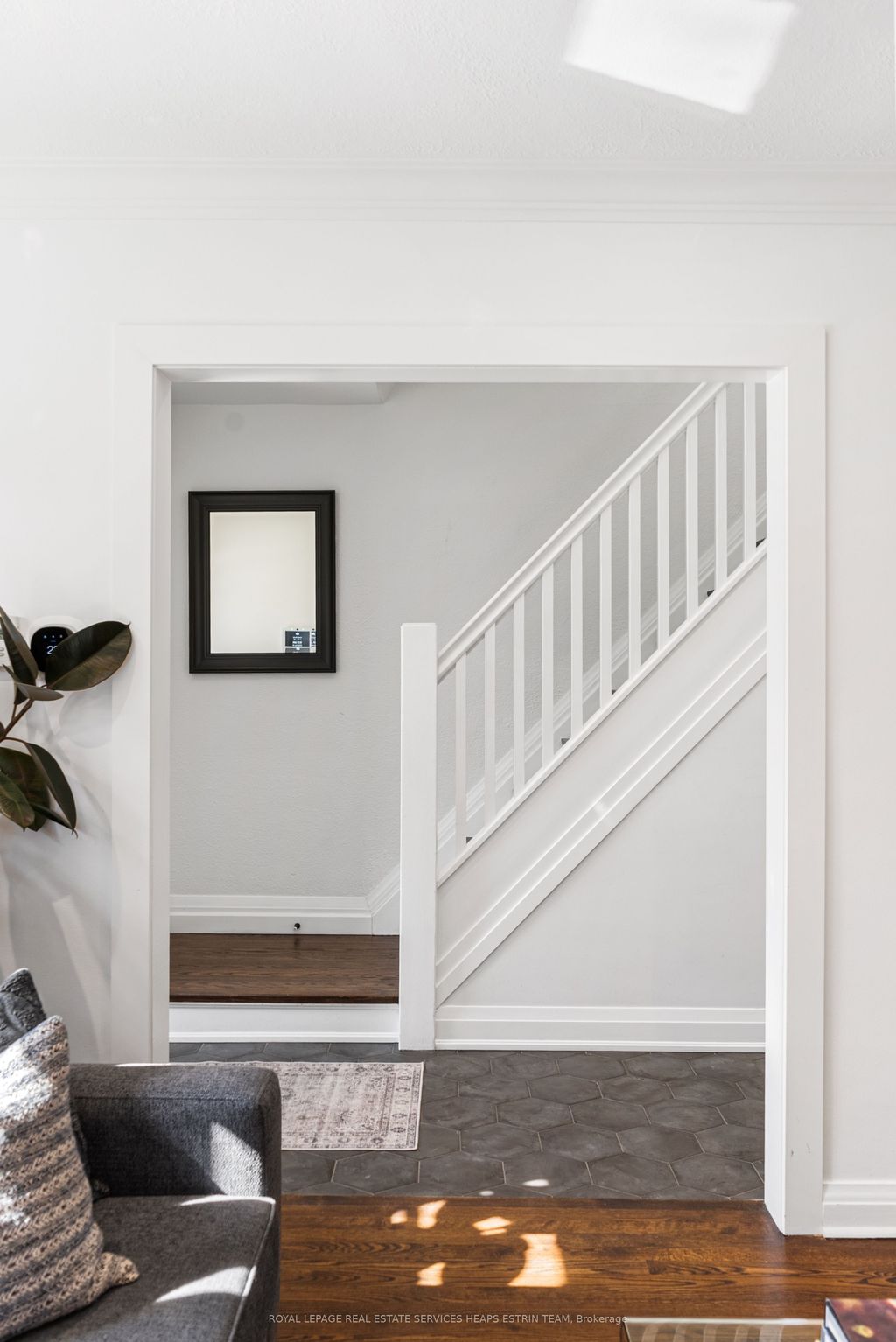 Photo of 46 Donlea Drive, Toronto, ON M4G 2M4 (MLS # C12971658)