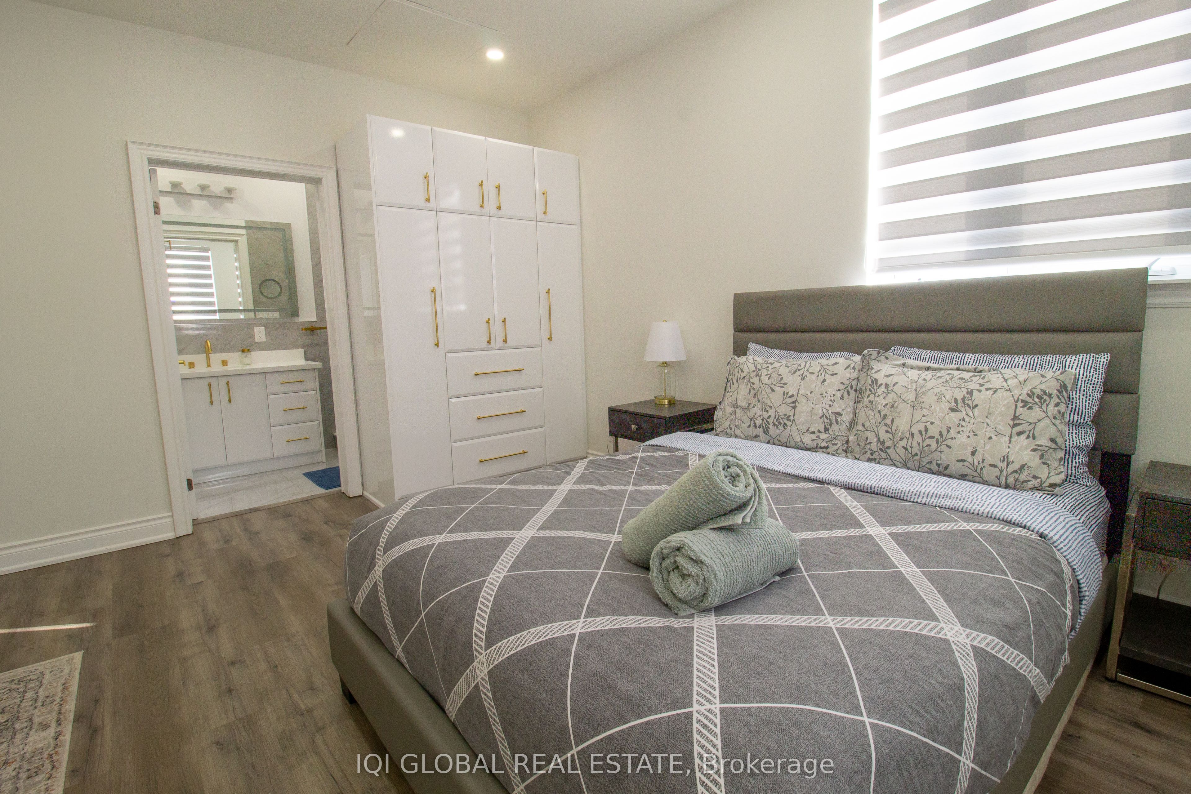 2352 Middlefield Road 05