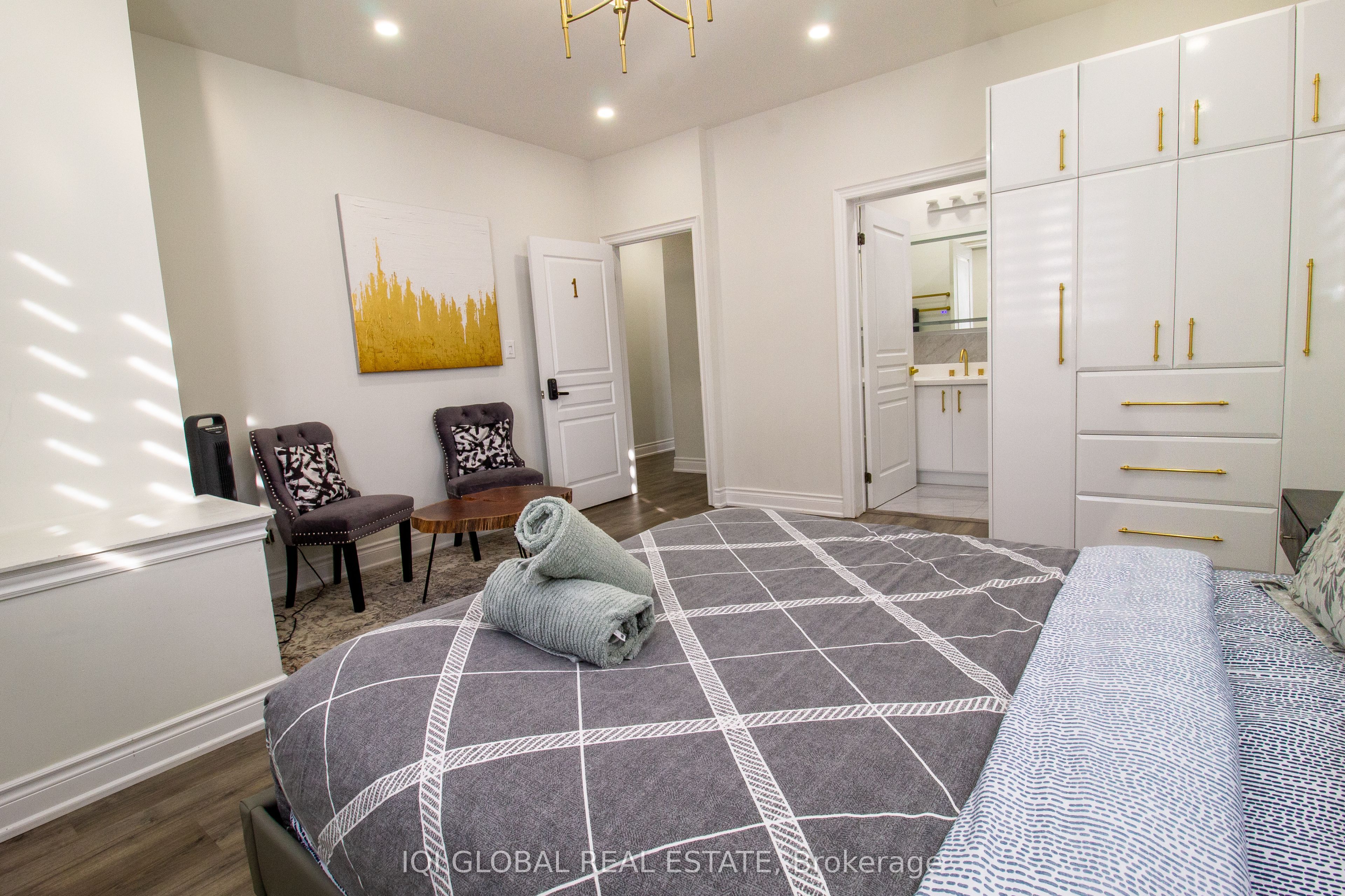 2352 Middlefield Road 05