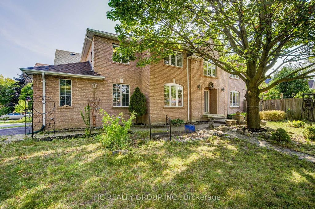 Photo of 483 Menczel Crescent, Newmarket, ON L3X 2P6 (MLS # N12747014)