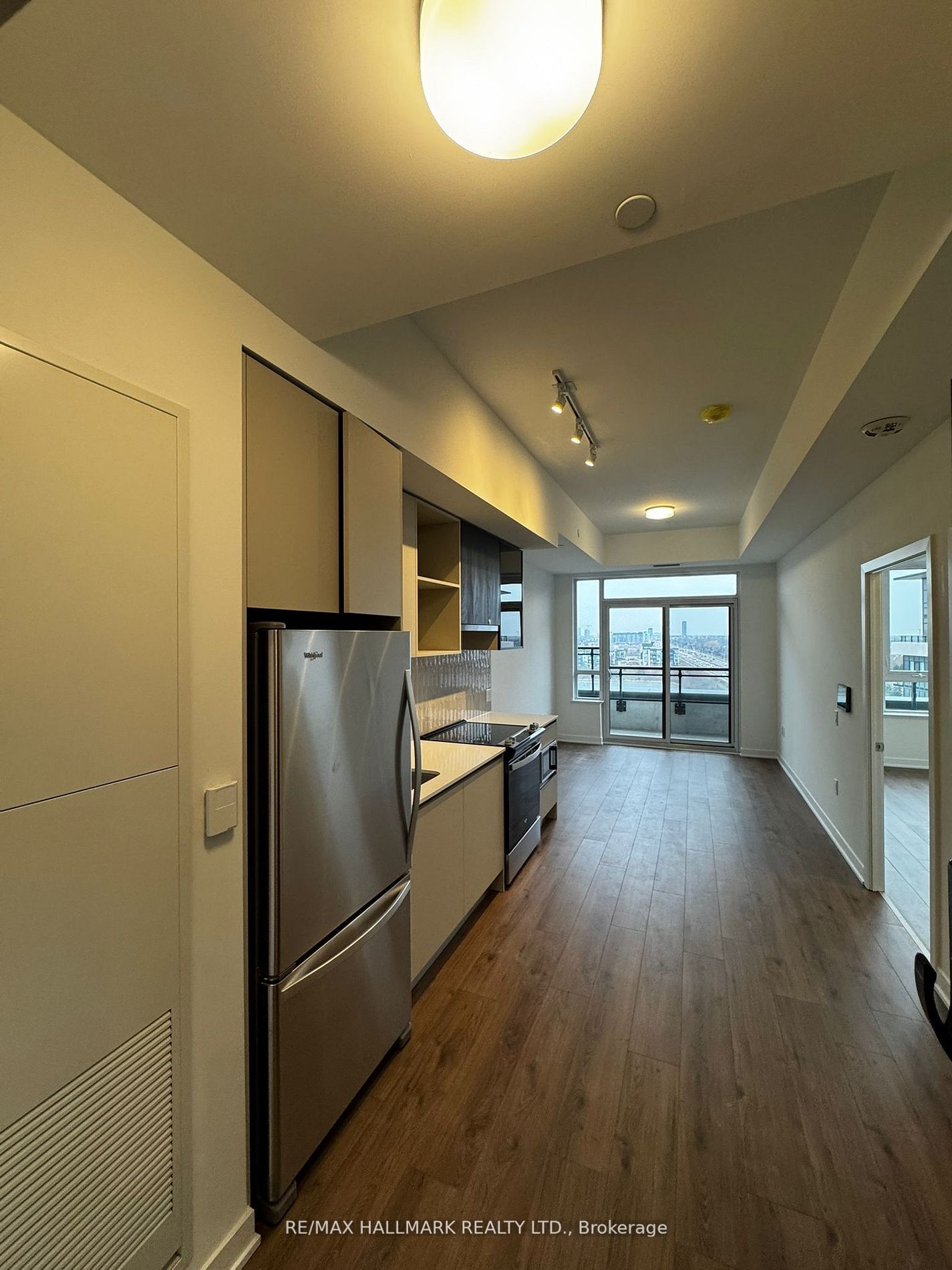 395 Dundas Street LPH27