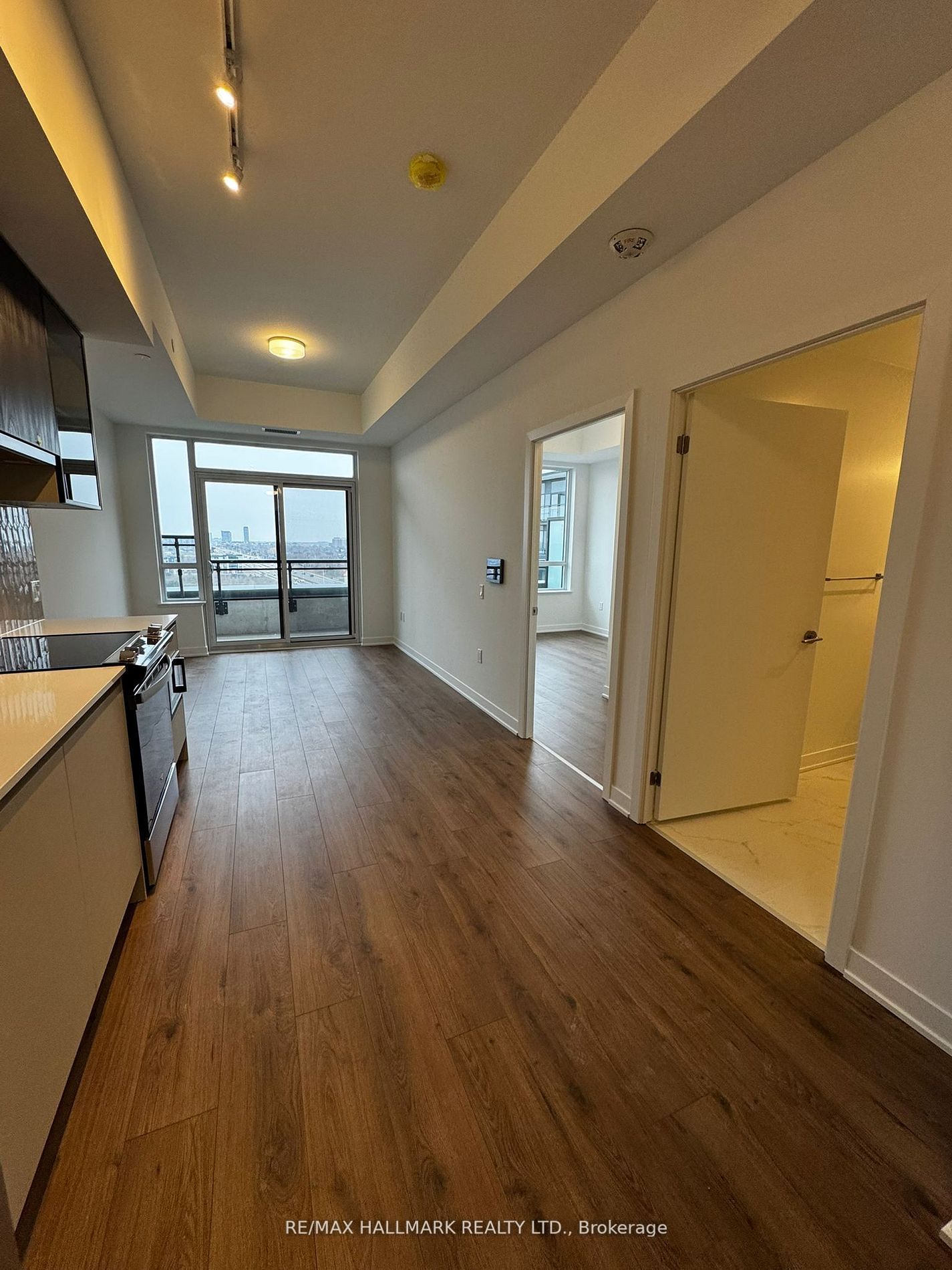 395 Dundas Street LPH27