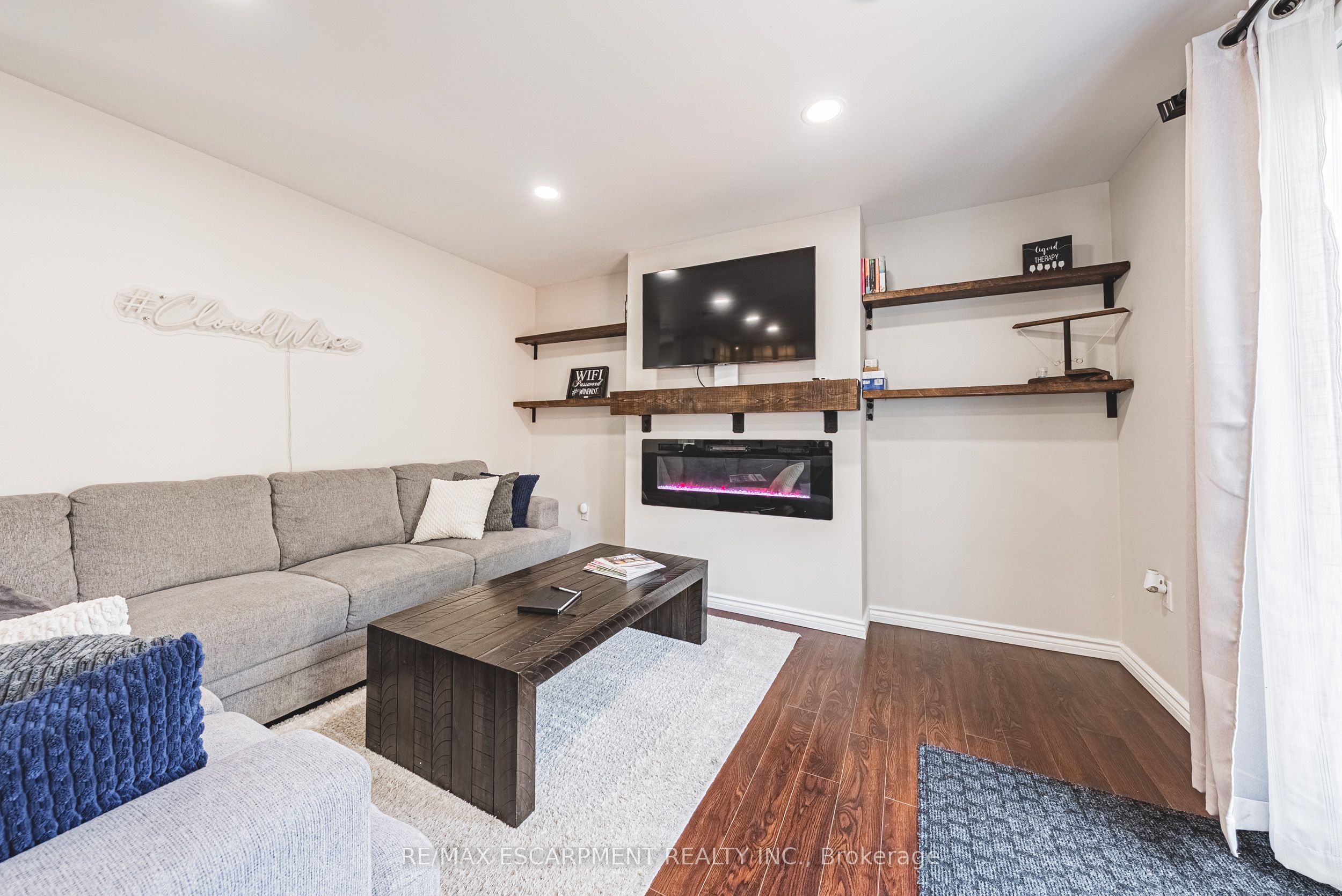 3865 Victoria Avenue