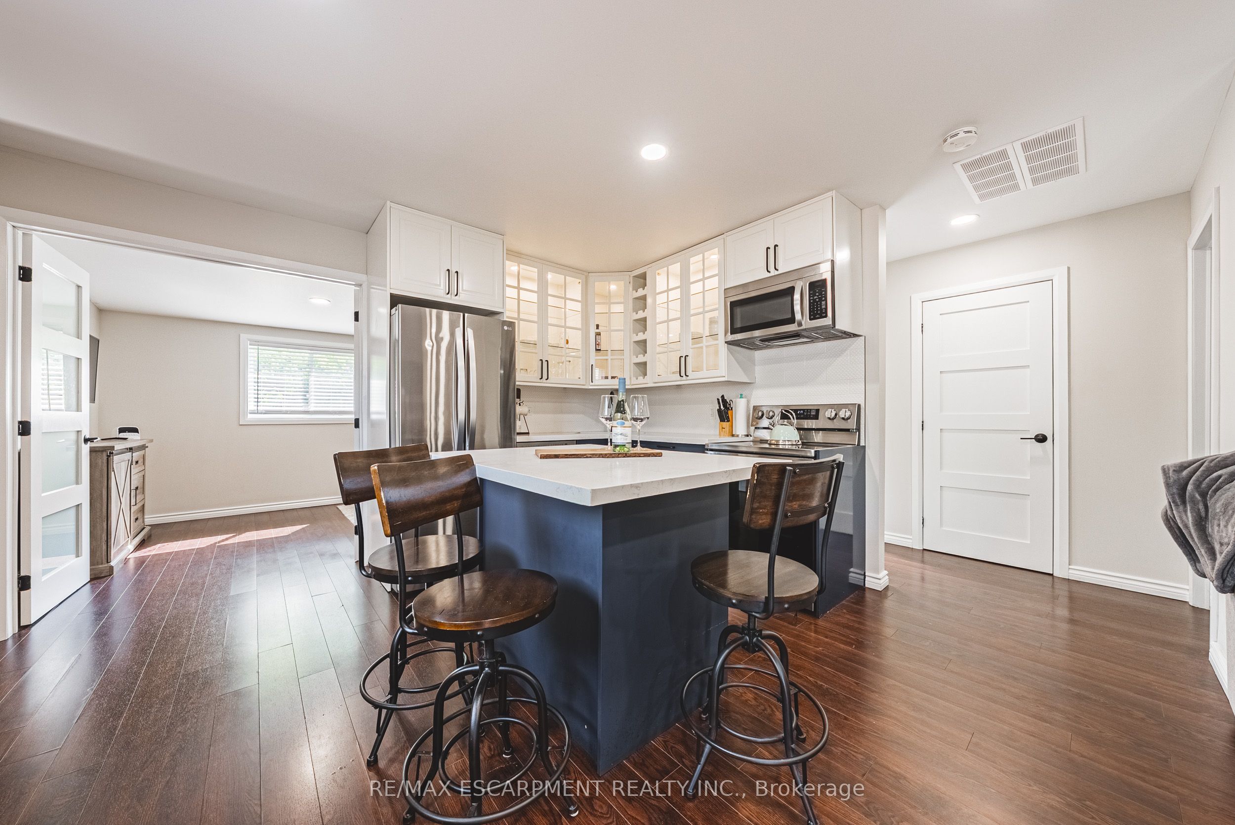 3865 Victoria Avenue