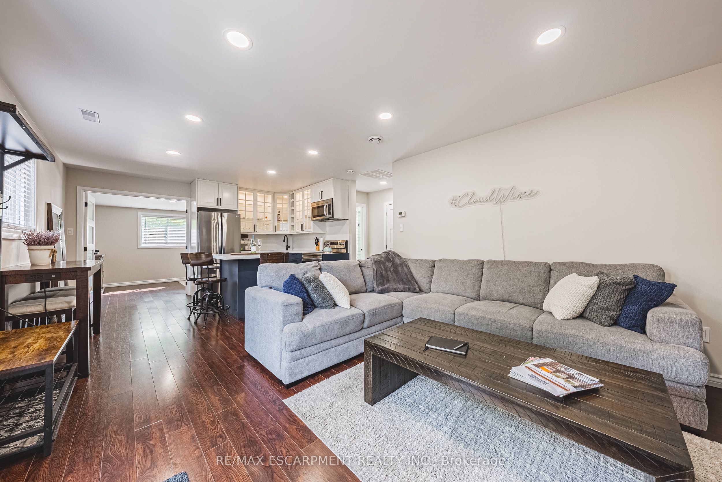 3865 Victoria Avenue