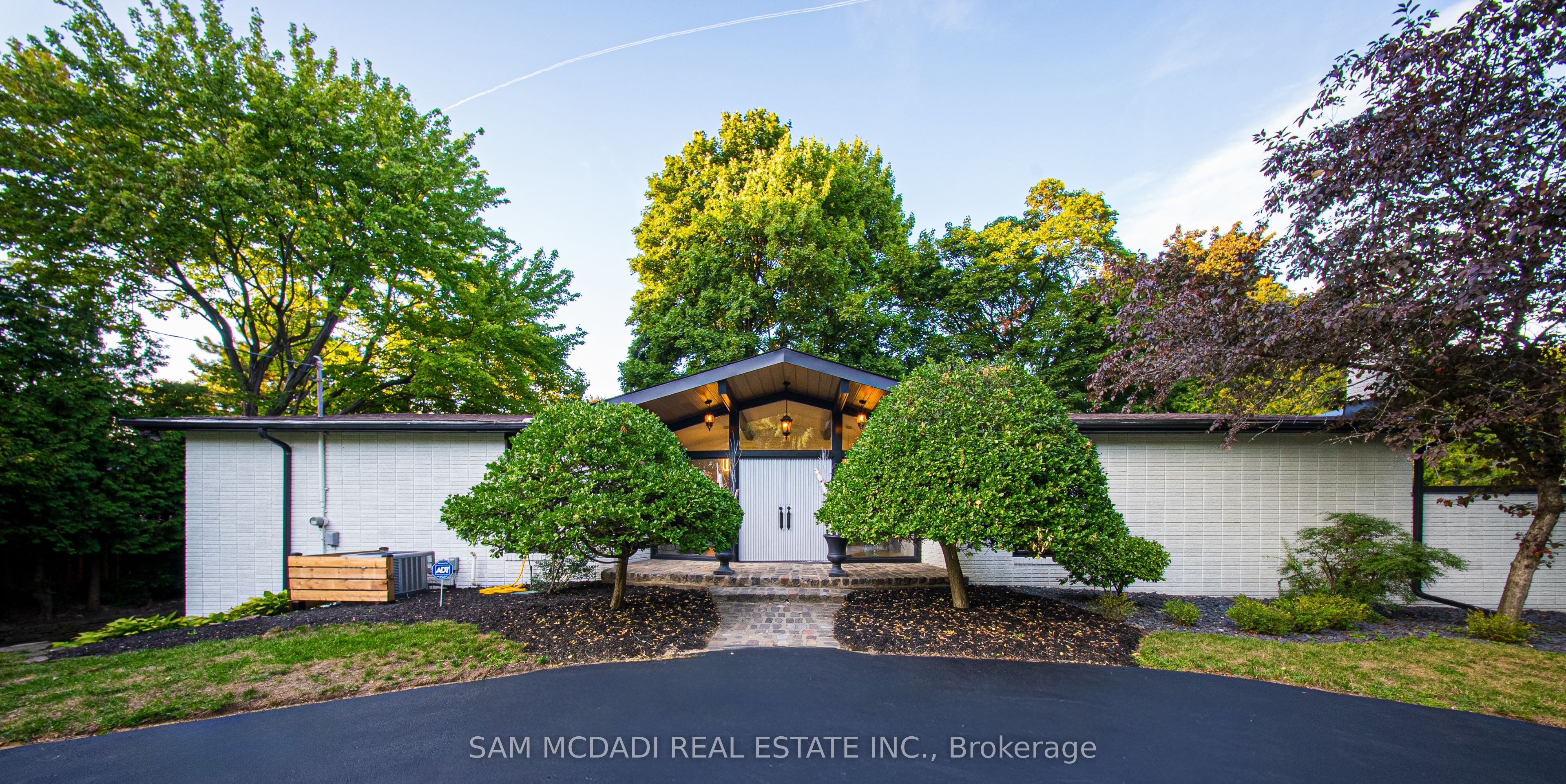 625 Sir Richard's Road