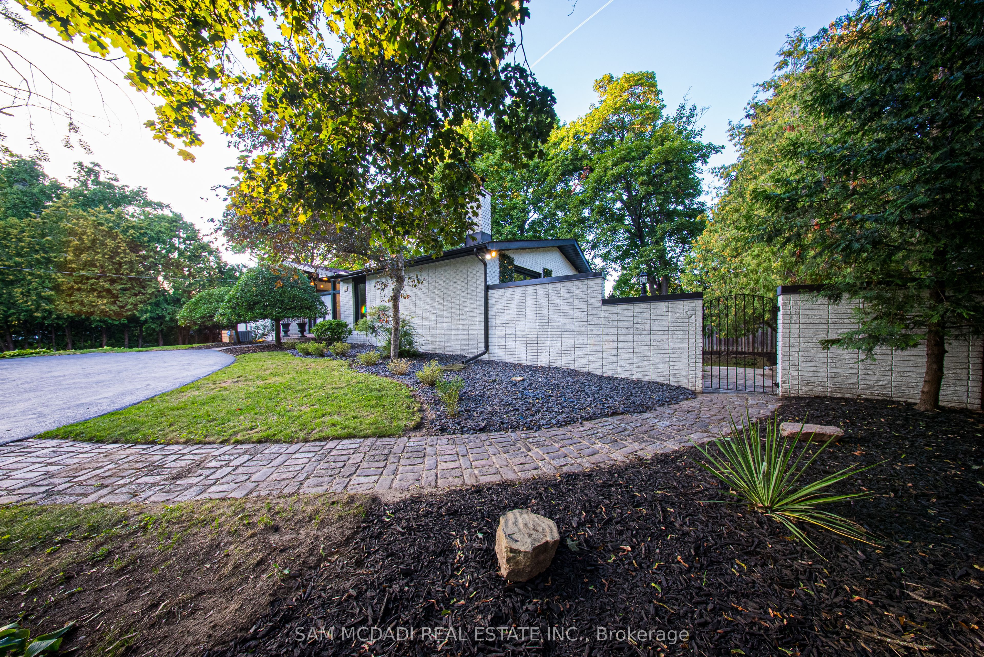 625 Sir Richard's Road