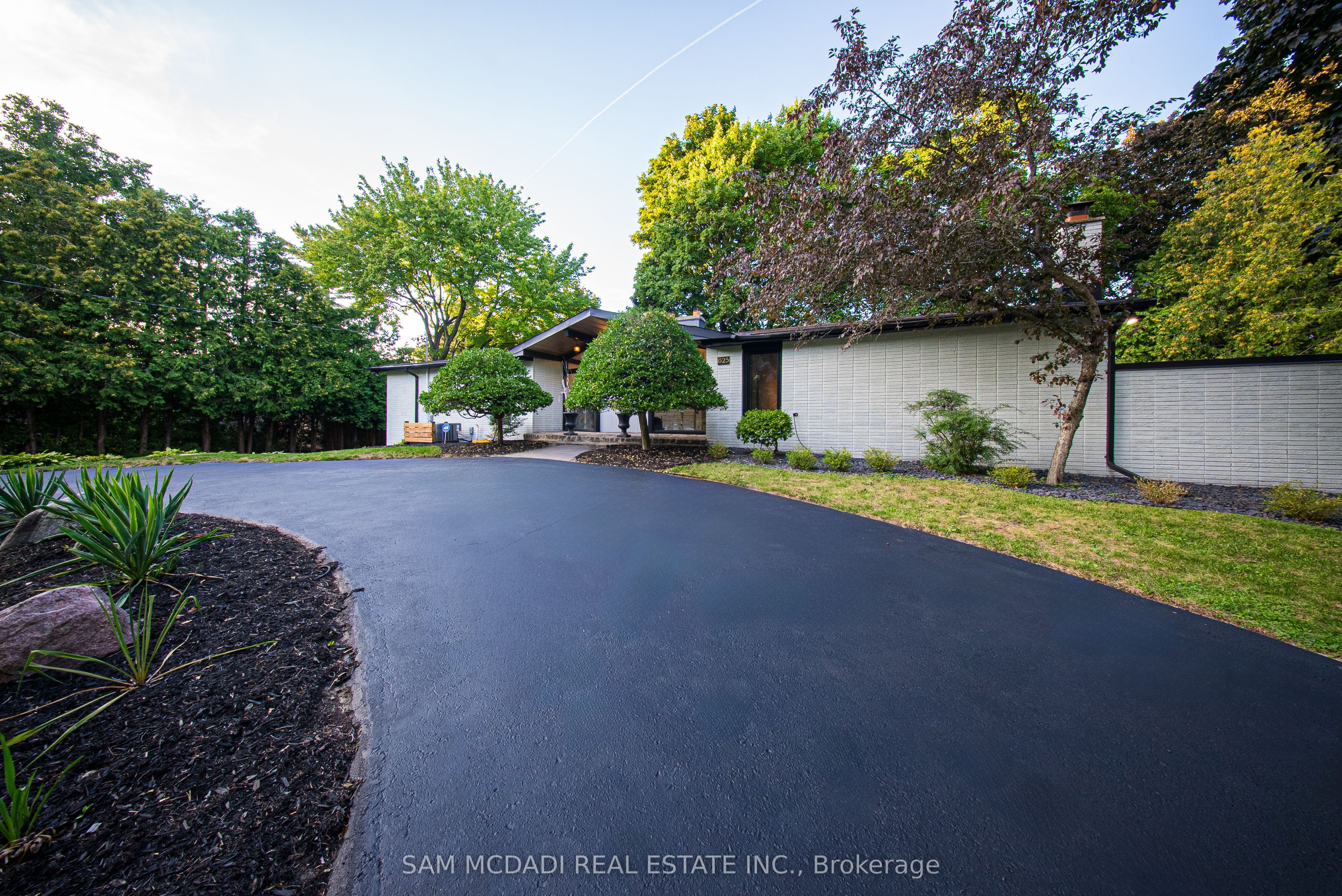 625 Sir Richard's Road