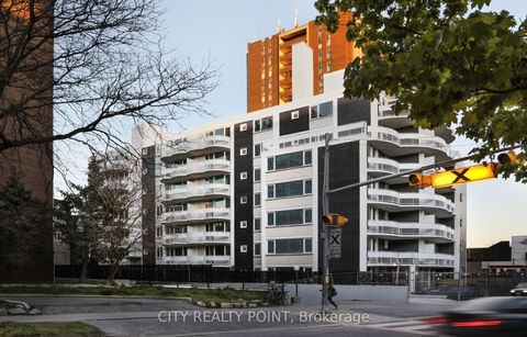 11 Walmer Road 403 Toronto ON M5R 2W9