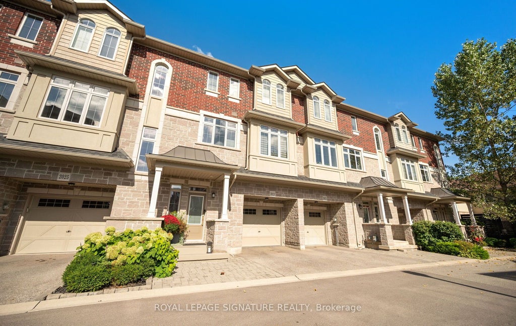 Photo of 2023 Deerview Common, Oakville, ON L6M 0Y2 (MLS # W13831916)