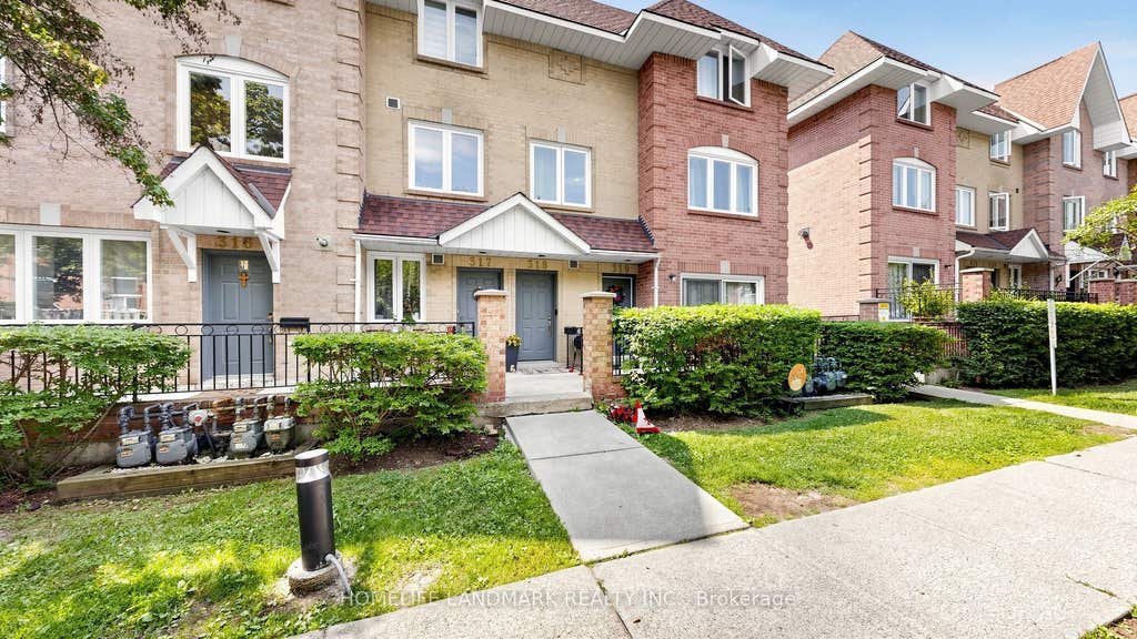 Photo of 75 Weldrick Road E #318, Richmond Hill, ON L4C 0H9 (MLS # N13629936)
