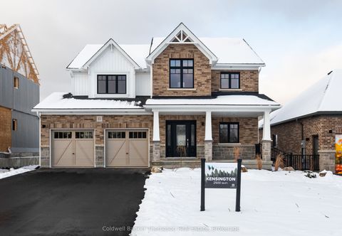 Property photo of 10 charles morley boulevard, huntsville, ON p1h 0g5