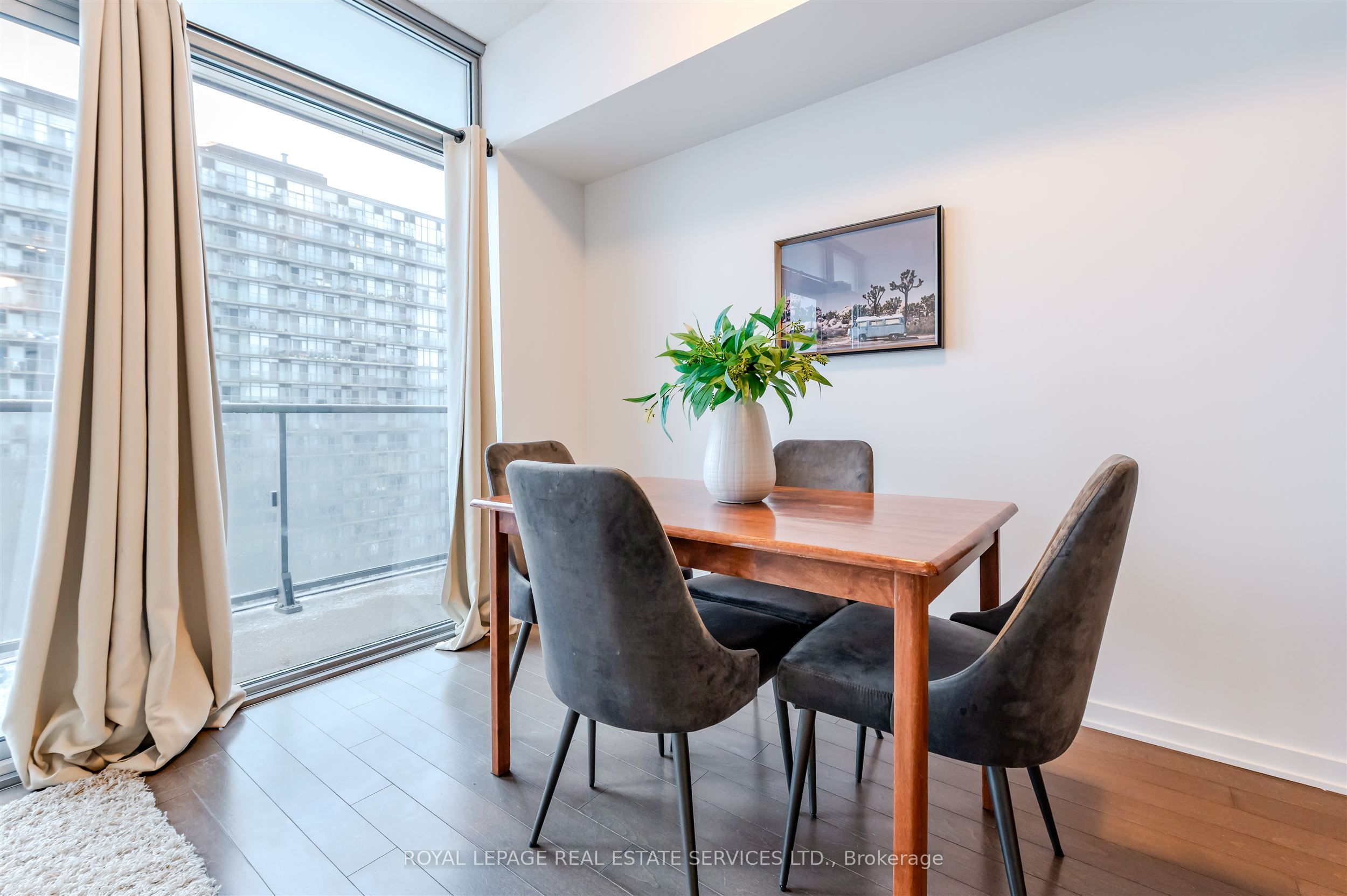 105 The Queensway Avenue 2012