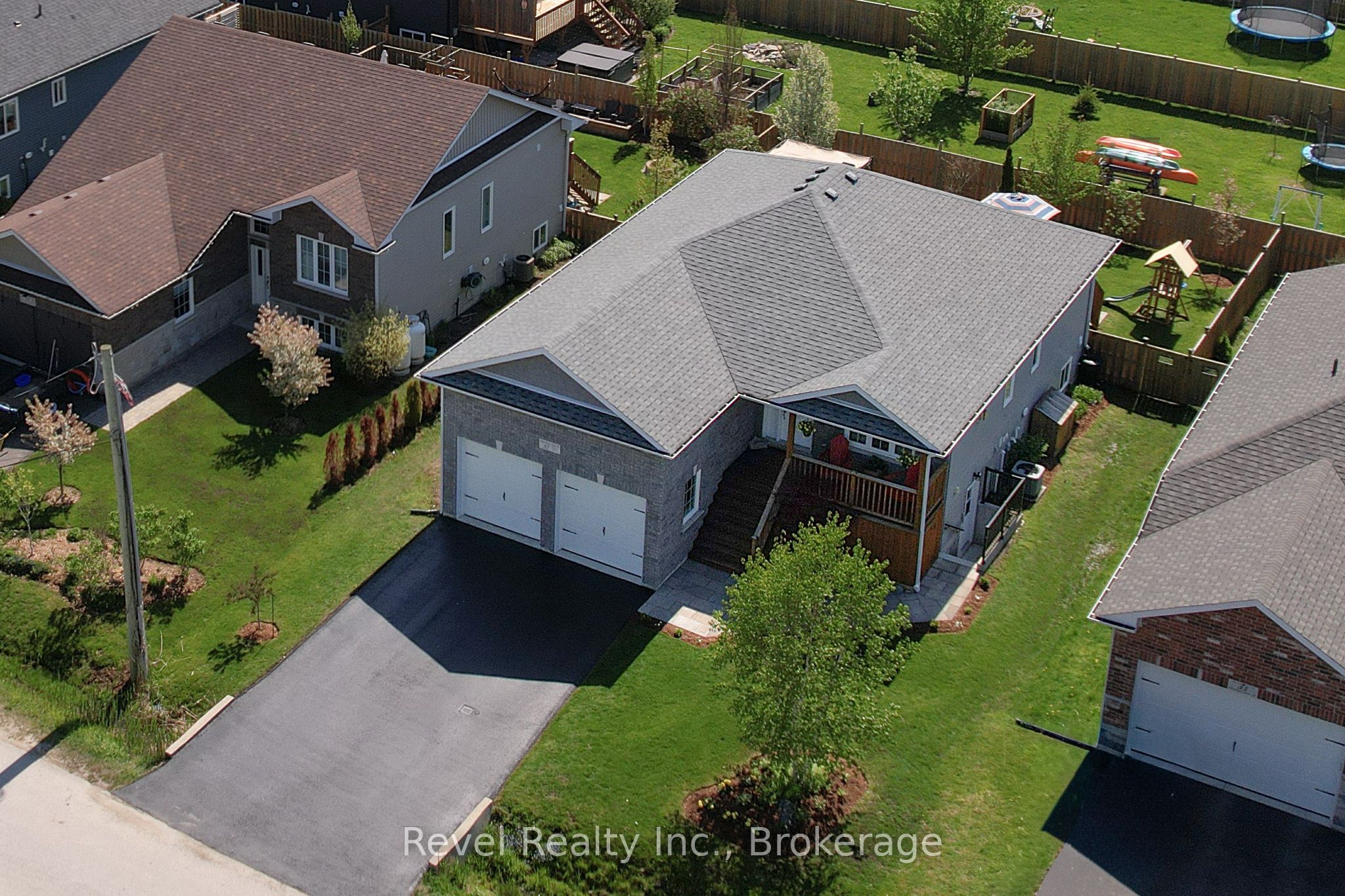 37 Marilyn Avenue N