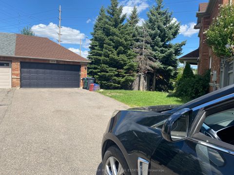 Photo of Mississauga, ON L5M 6K2 (MLS # W12470293)