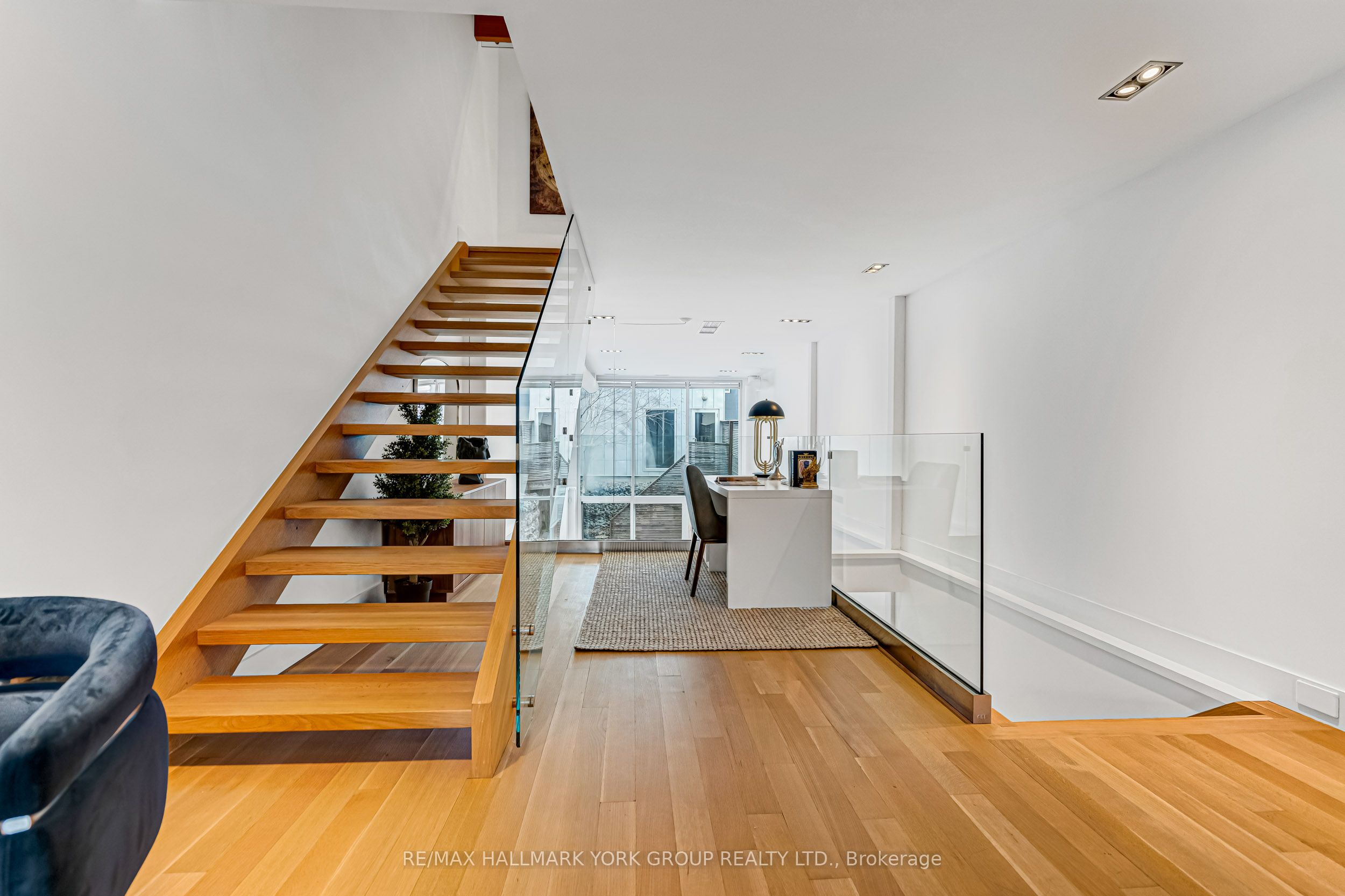 840 Richmond Street W