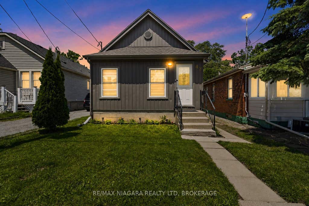 Photo of 42 Mccormick Street, Welland, ON L3C 4L9 (MLS # X13467790)