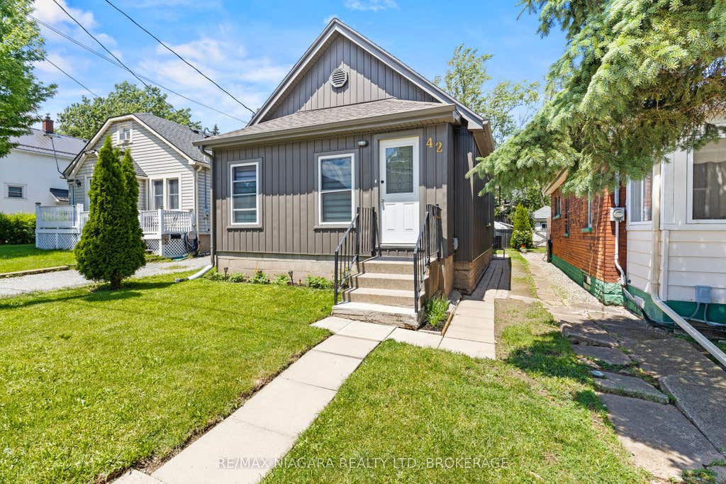 Photo of 42 Mccormick Street, Welland, ON L3C 4L9 (MLS # X13467790)