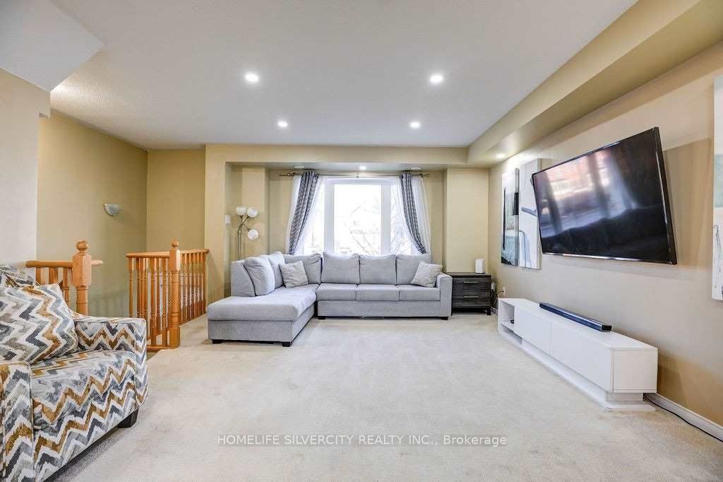 60 Fairwood Circle 64