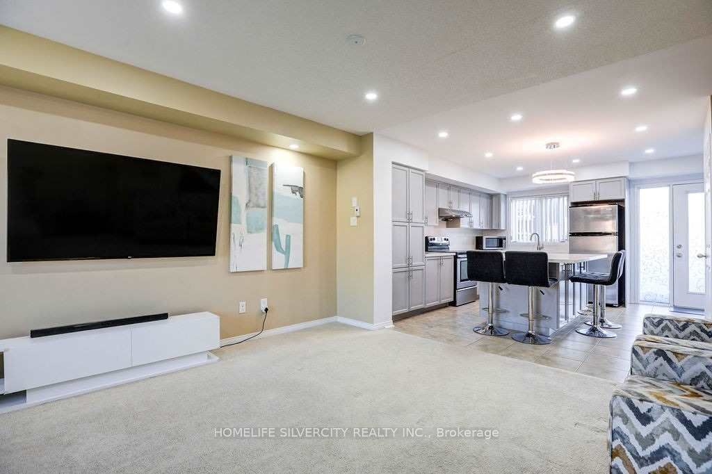 60 Fairwood Circle 64