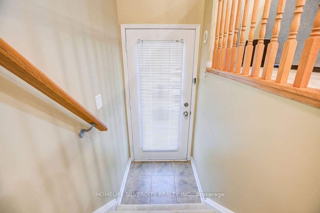 60 Fairwood Circle 64